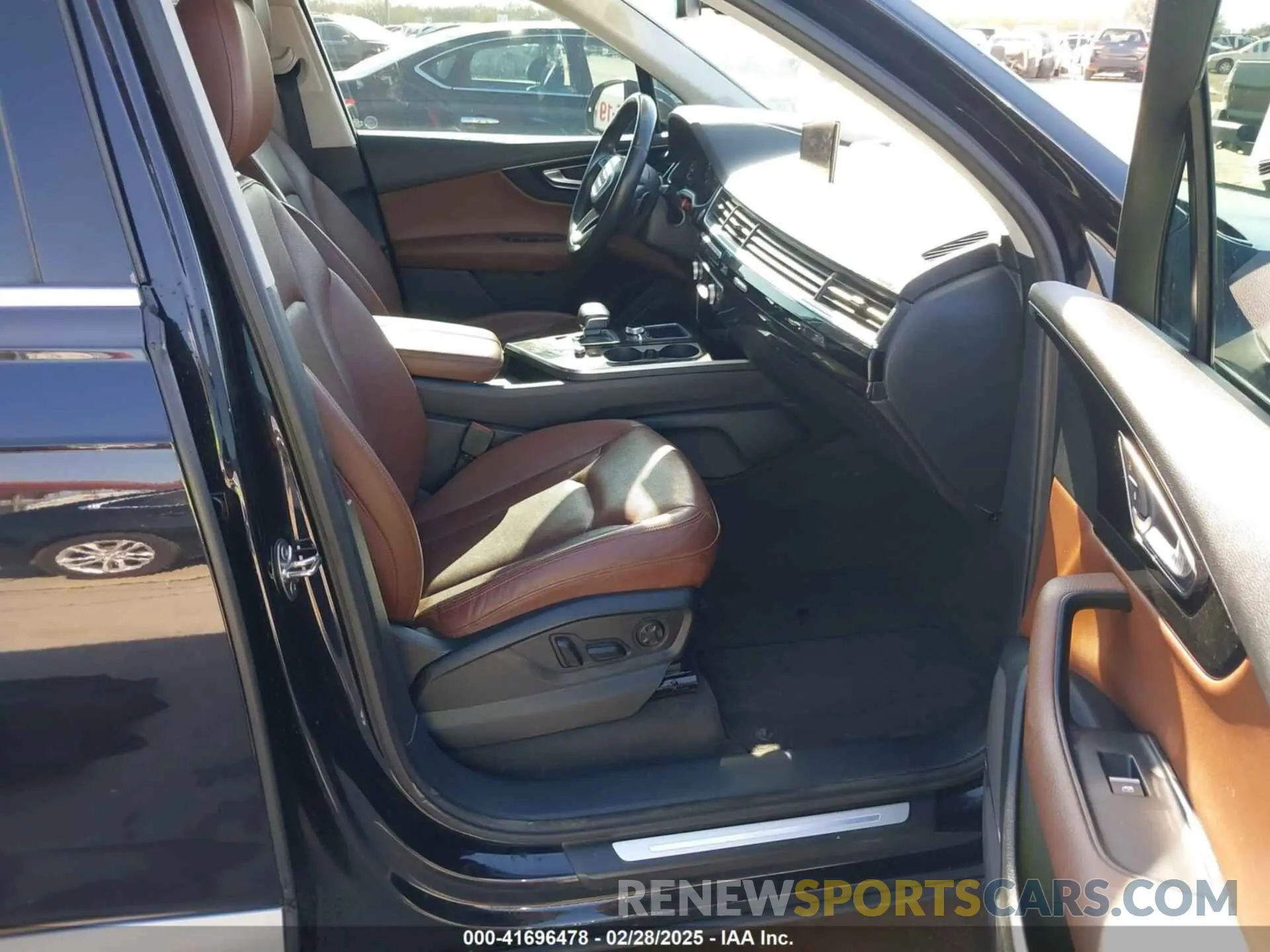 5 Photograph of a damaged car WA1VAAF70KD003824 AUDI Q7 2019