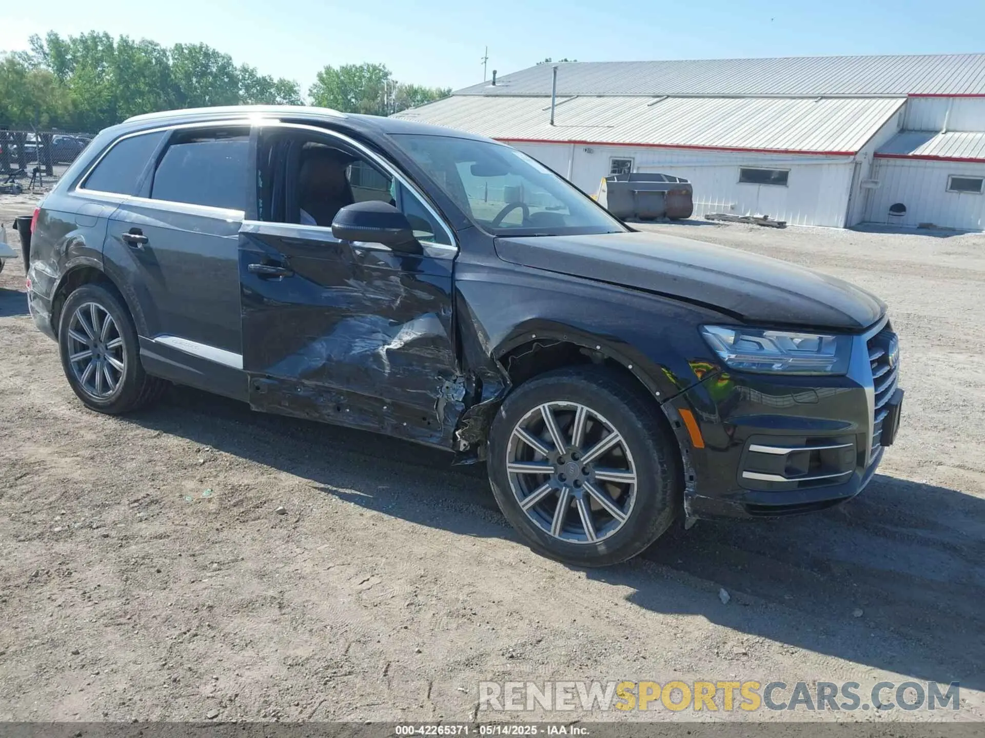 1 Photograph of a damaged car WA1VAAF70KD004469 AUDI Q7 2019