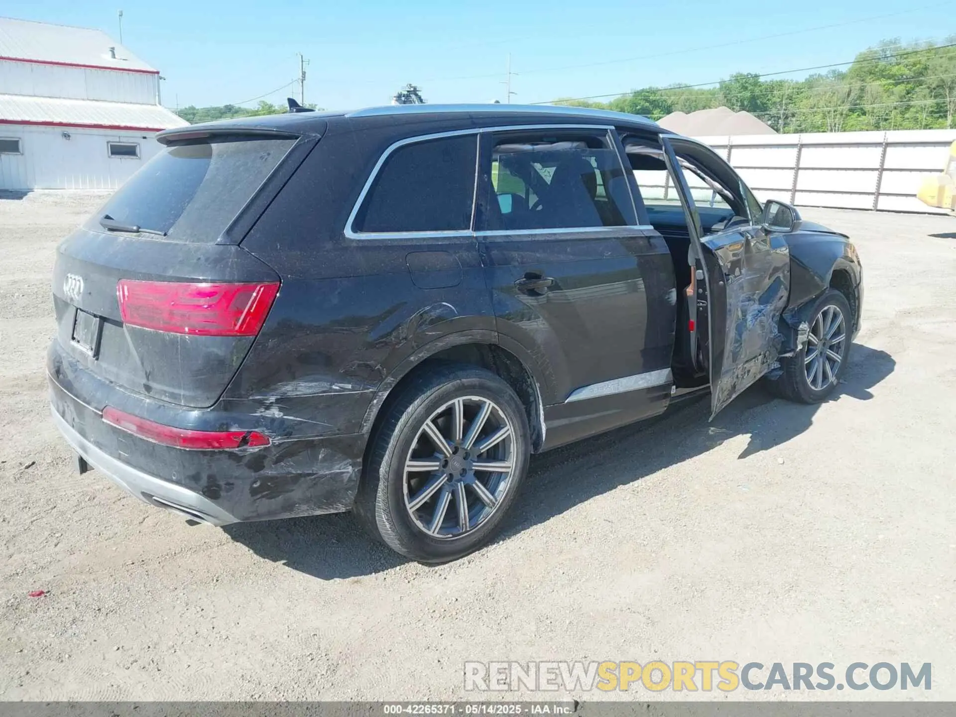 4 Photograph of a damaged car WA1VAAF70KD004469 AUDI Q7 2019