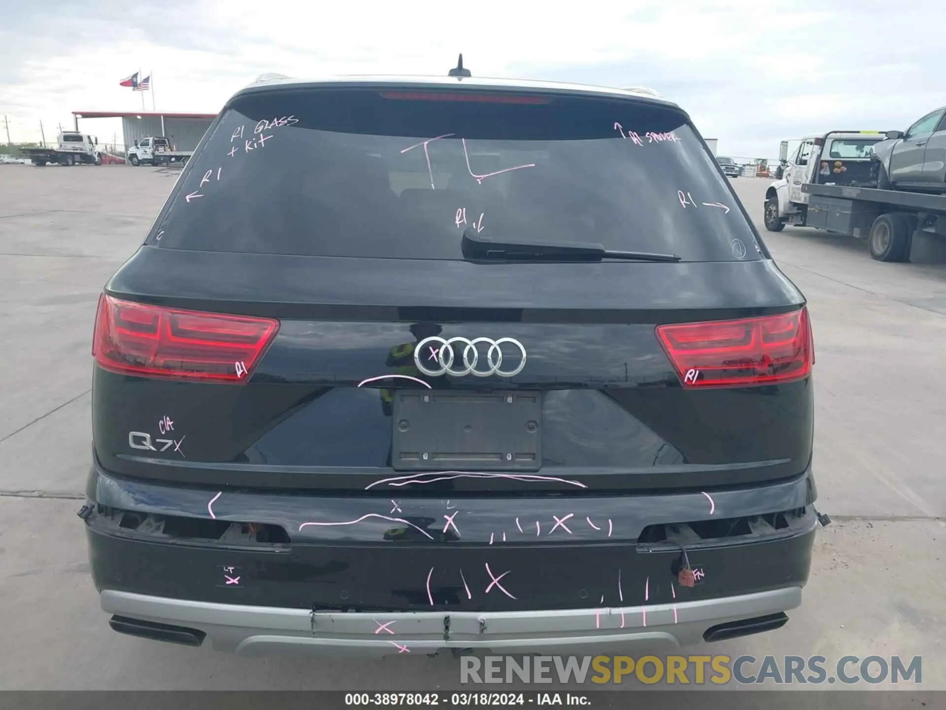 17 Photograph of a damaged car WA1VAAF70KD017738 AUDI Q7 2019