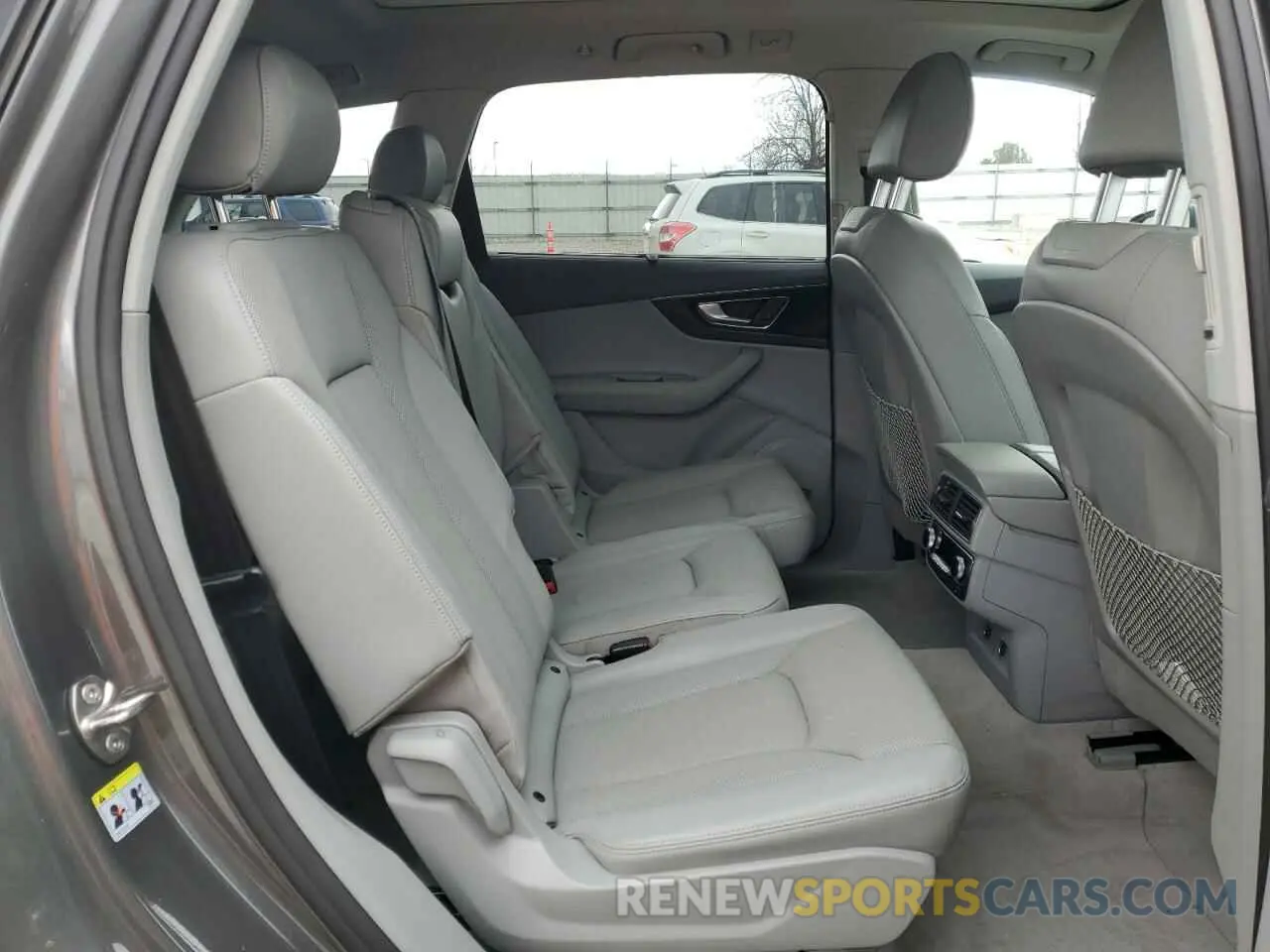 11 Photograph of a damaged car WA1VAAF70KD033762 AUDI Q7 2019
