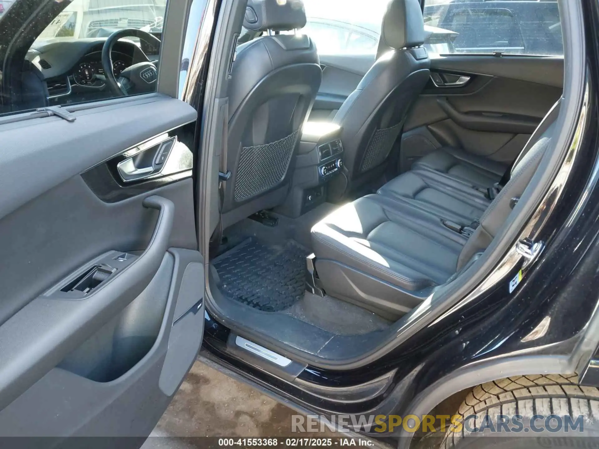 8 Photograph of a damaged car WA1VAAF70KD049749 AUDI Q7 2019