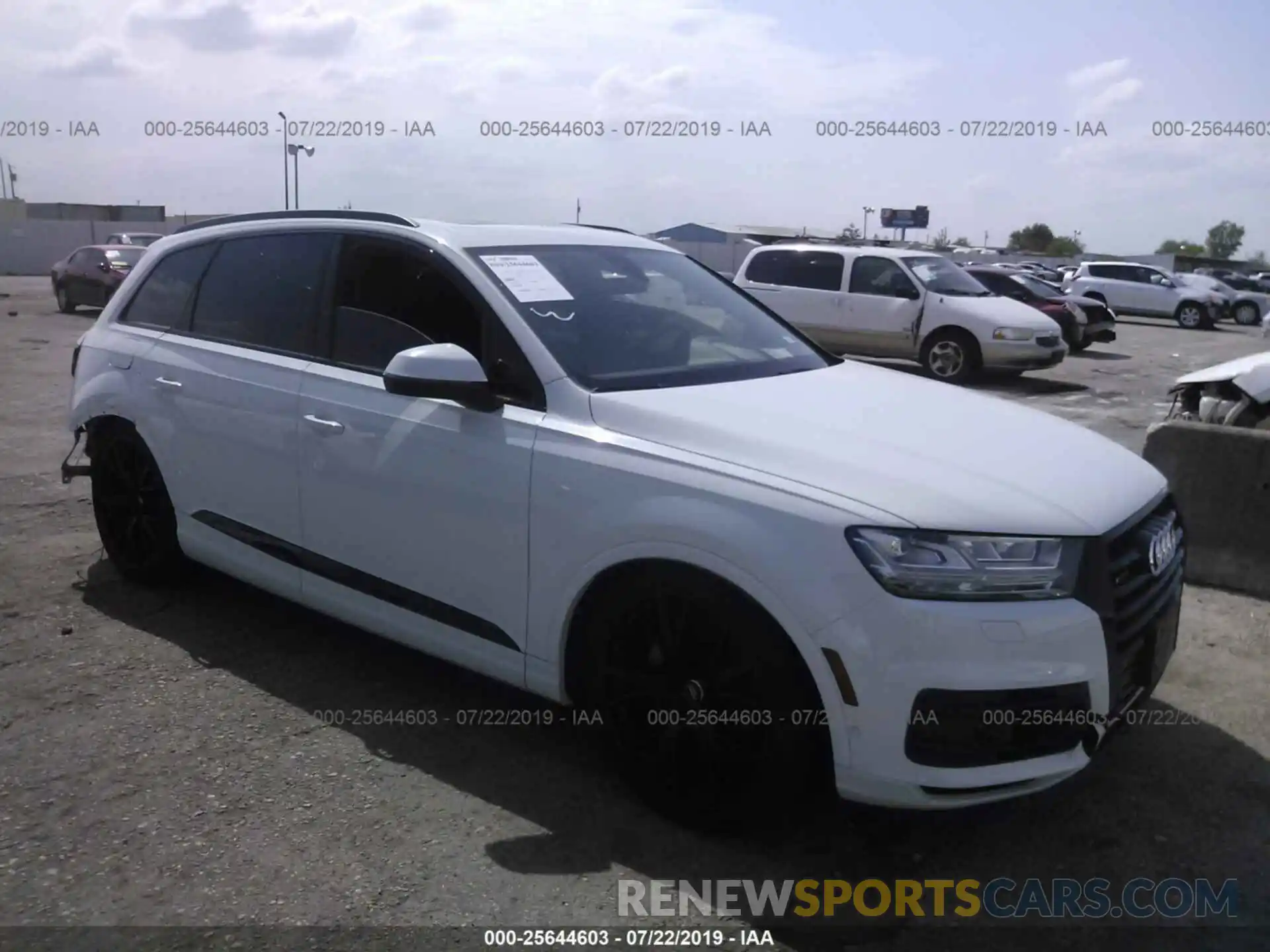 1 Photograph of a damaged car WA1VAAF71KD003508 AUDI Q7 2019