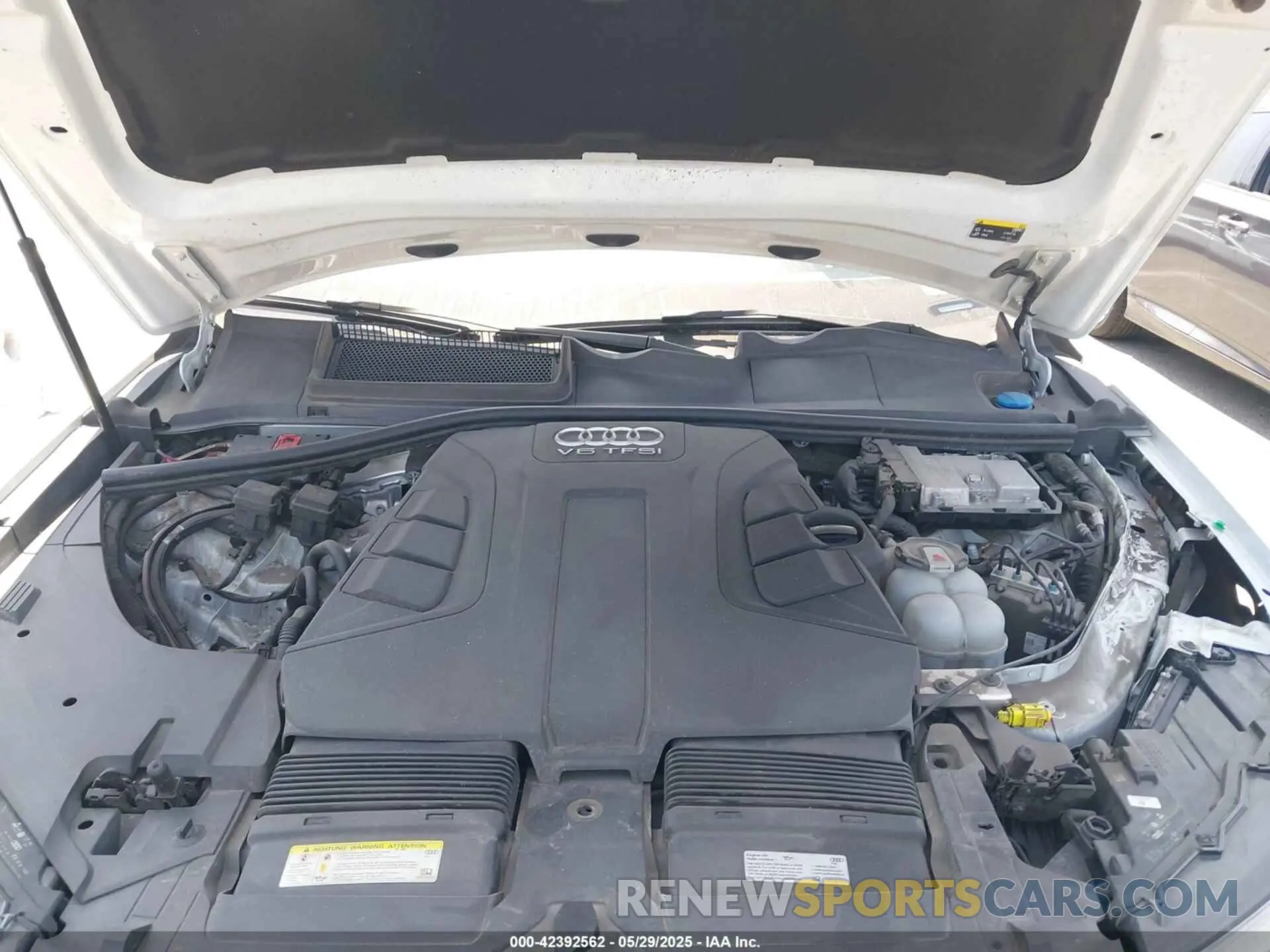 10 Photograph of a damaged car WA1VAAF71KD004660 AUDI Q7 2019