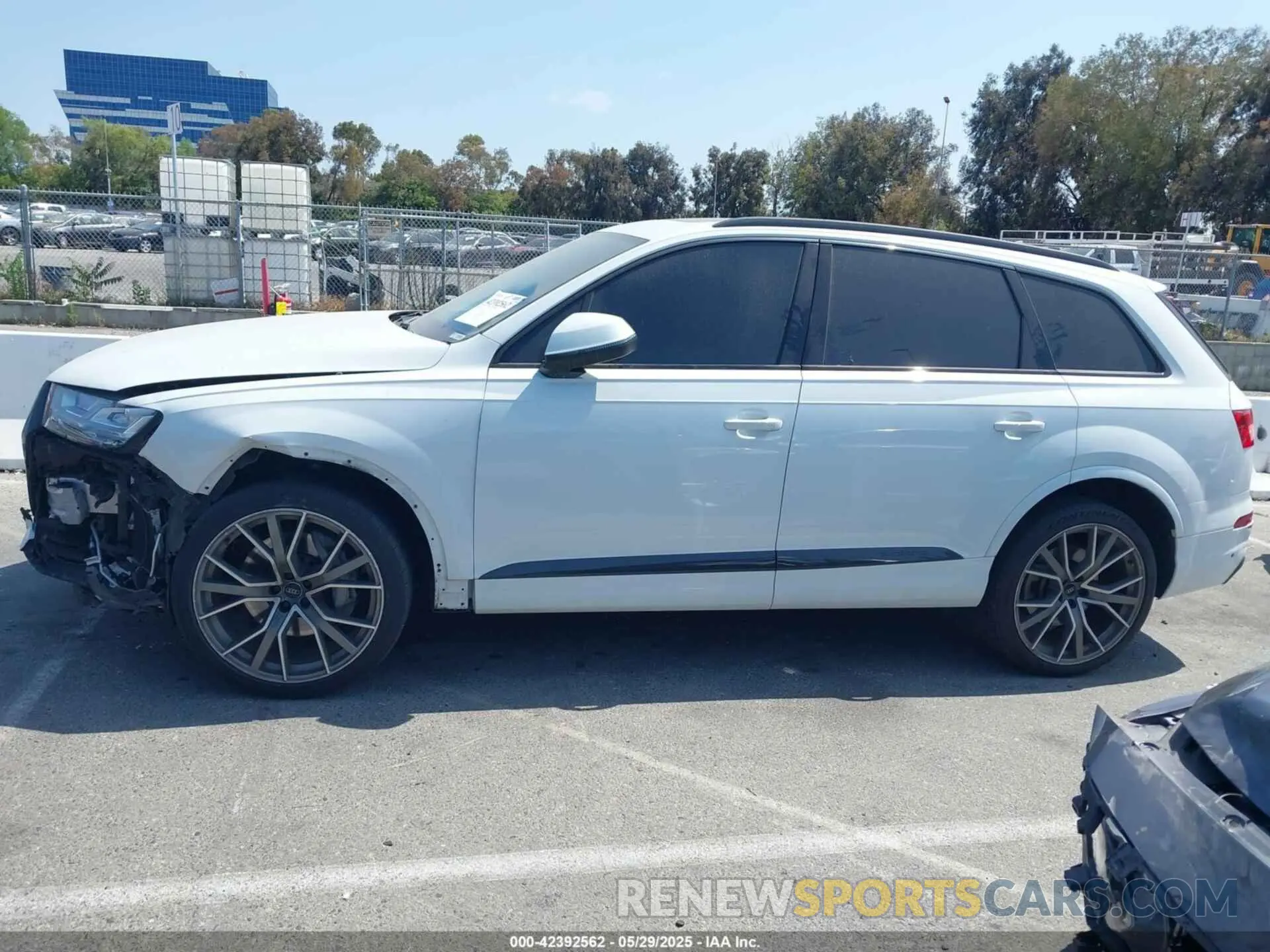 14 Photograph of a damaged car WA1VAAF71KD004660 AUDI Q7 2019