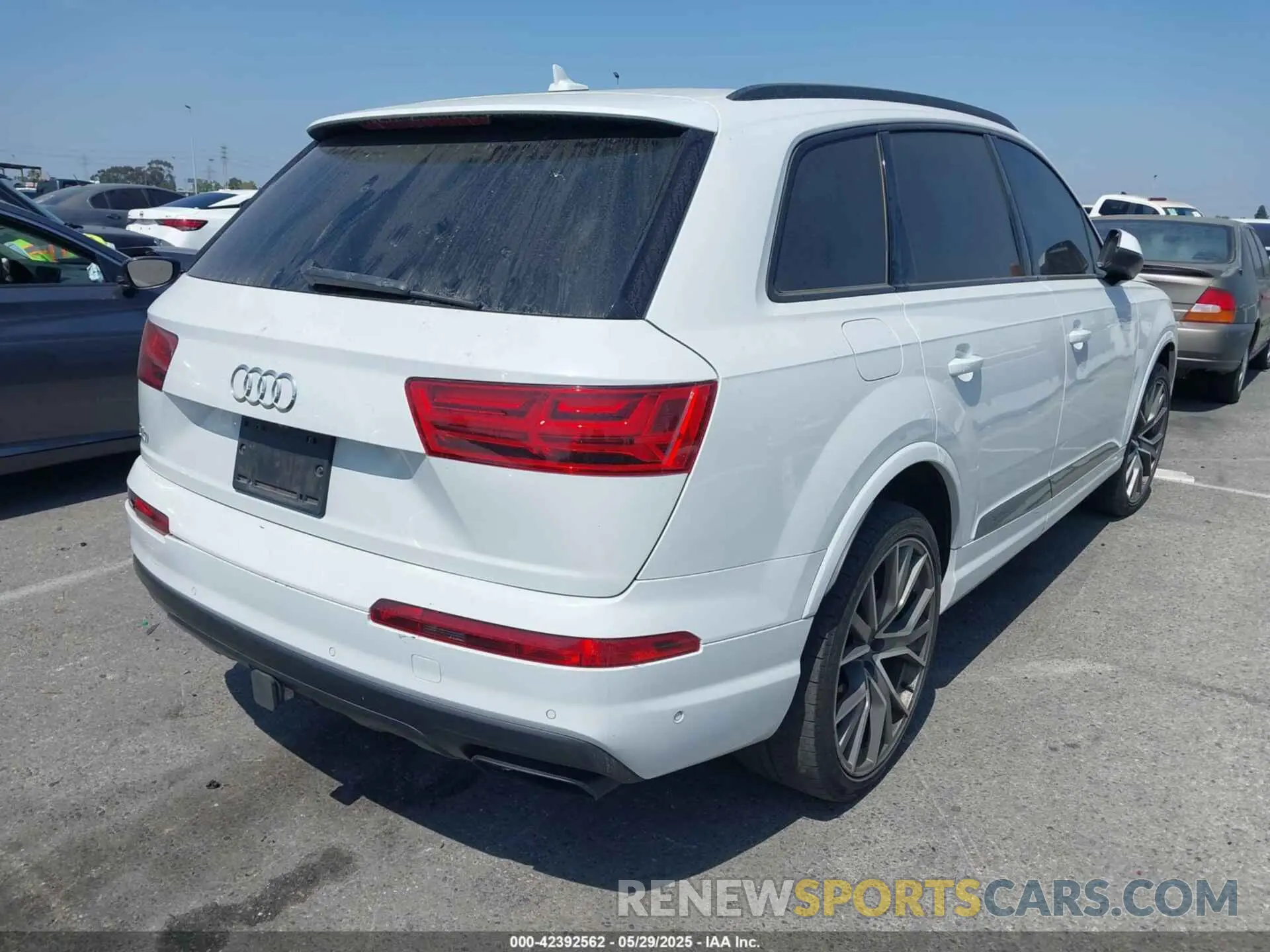 4 Photograph of a damaged car WA1VAAF71KD004660 AUDI Q7 2019