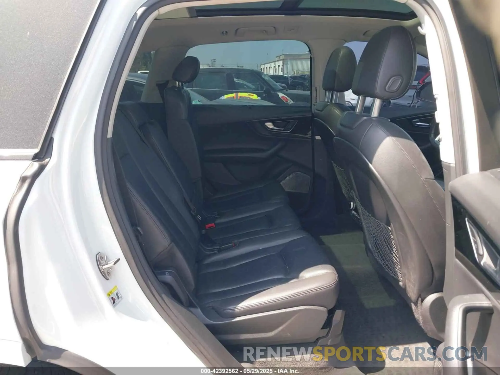 8 Photograph of a damaged car WA1VAAF71KD004660 AUDI Q7 2019