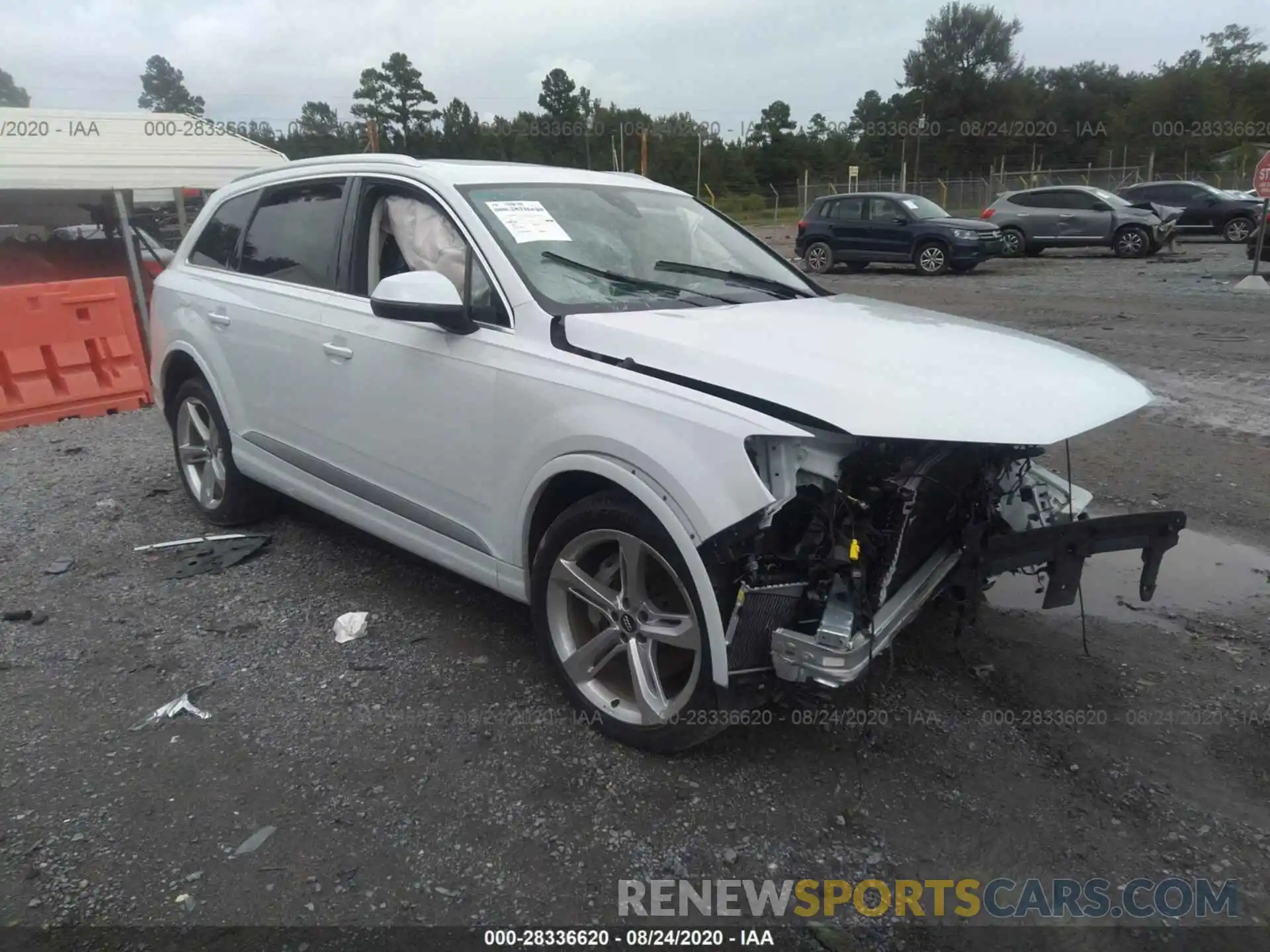 1 Photograph of a damaged car WA1VAAF71KD020342 AUDI Q7 2019