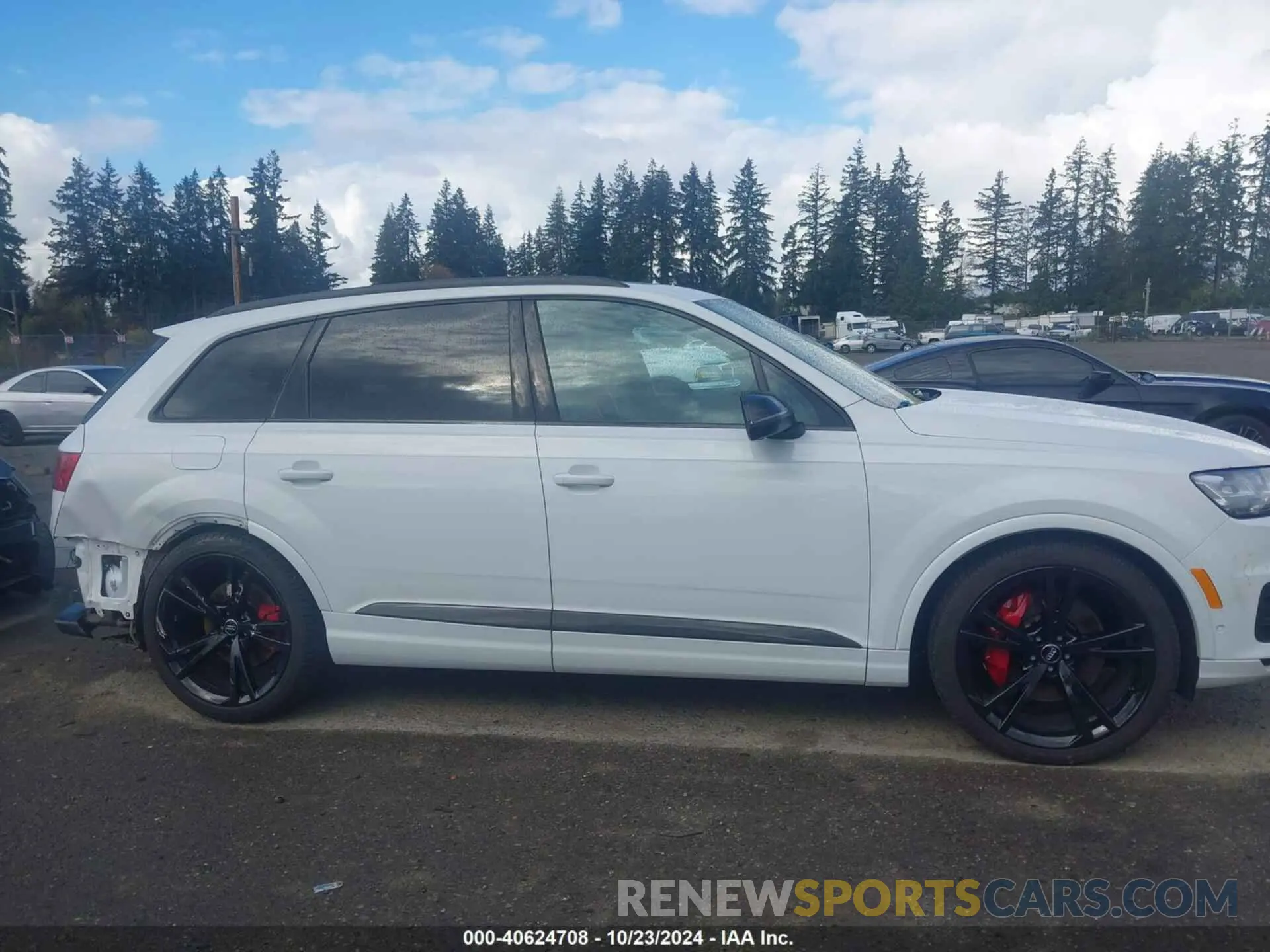 14 Photograph of a damaged car WA1VAAF71KD033365 AUDI Q7 2019