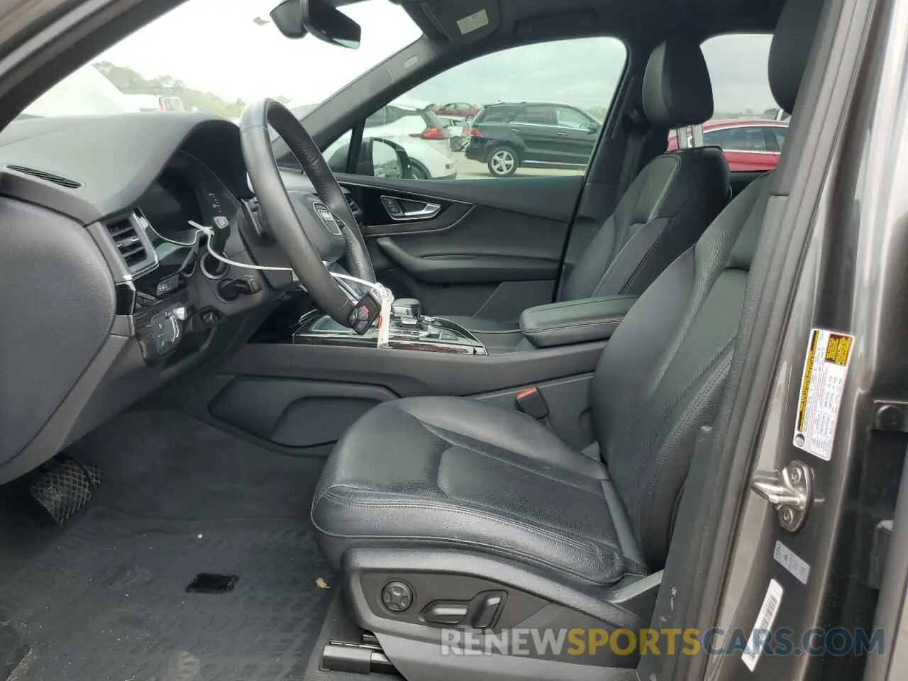 7 Photograph of a damaged car WA1VAAF71KD047623 AUDI Q7 2019
