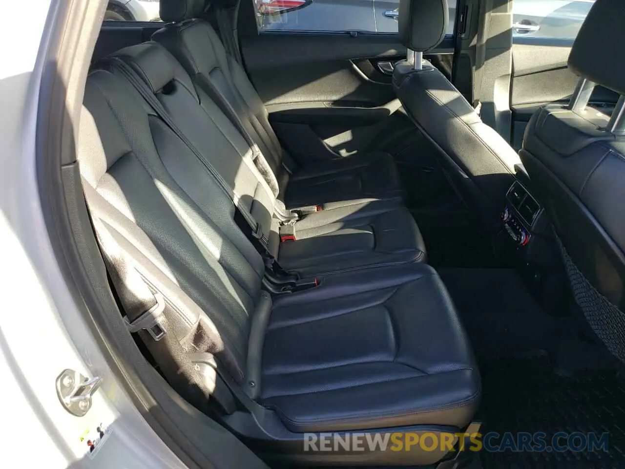 10 Photograph of a damaged car WA1VAAF71KD049727 AUDI Q7 2019