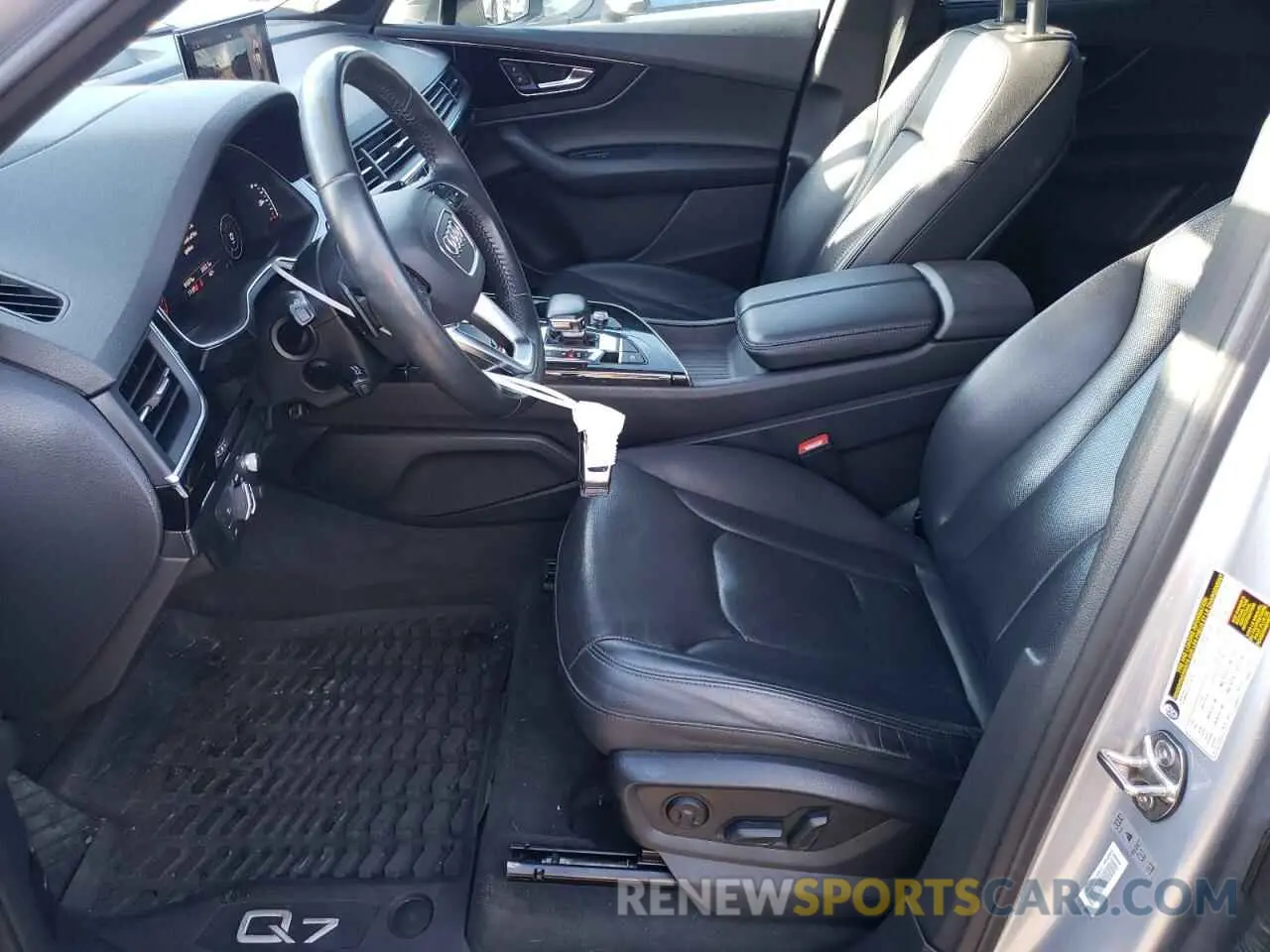 7 Photograph of a damaged car WA1VAAF71KD049727 AUDI Q7 2019