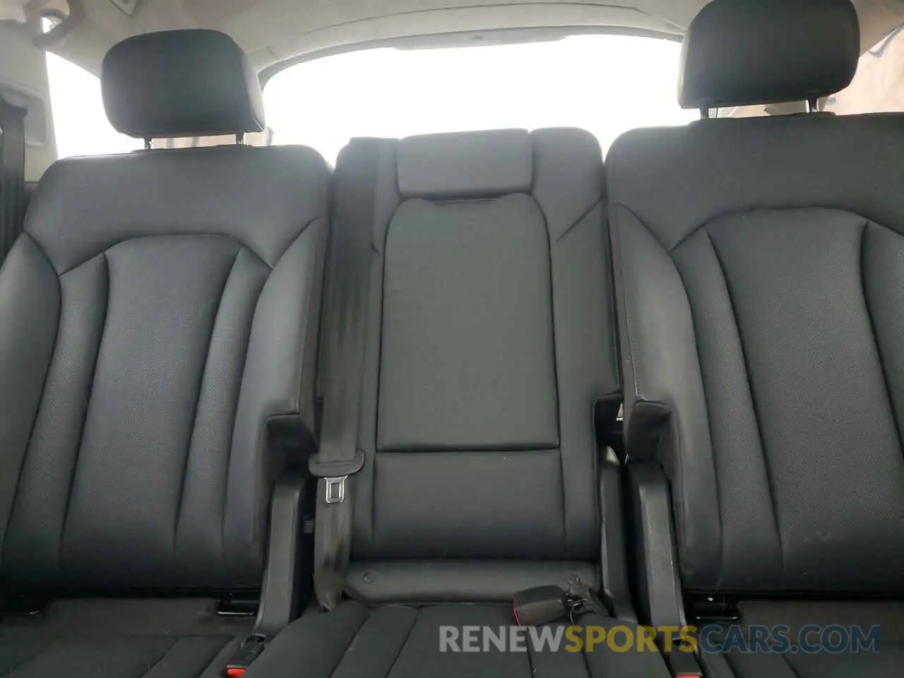 10 Photograph of a damaged car WA1VAAF72KD003999 AUDI Q7 2019