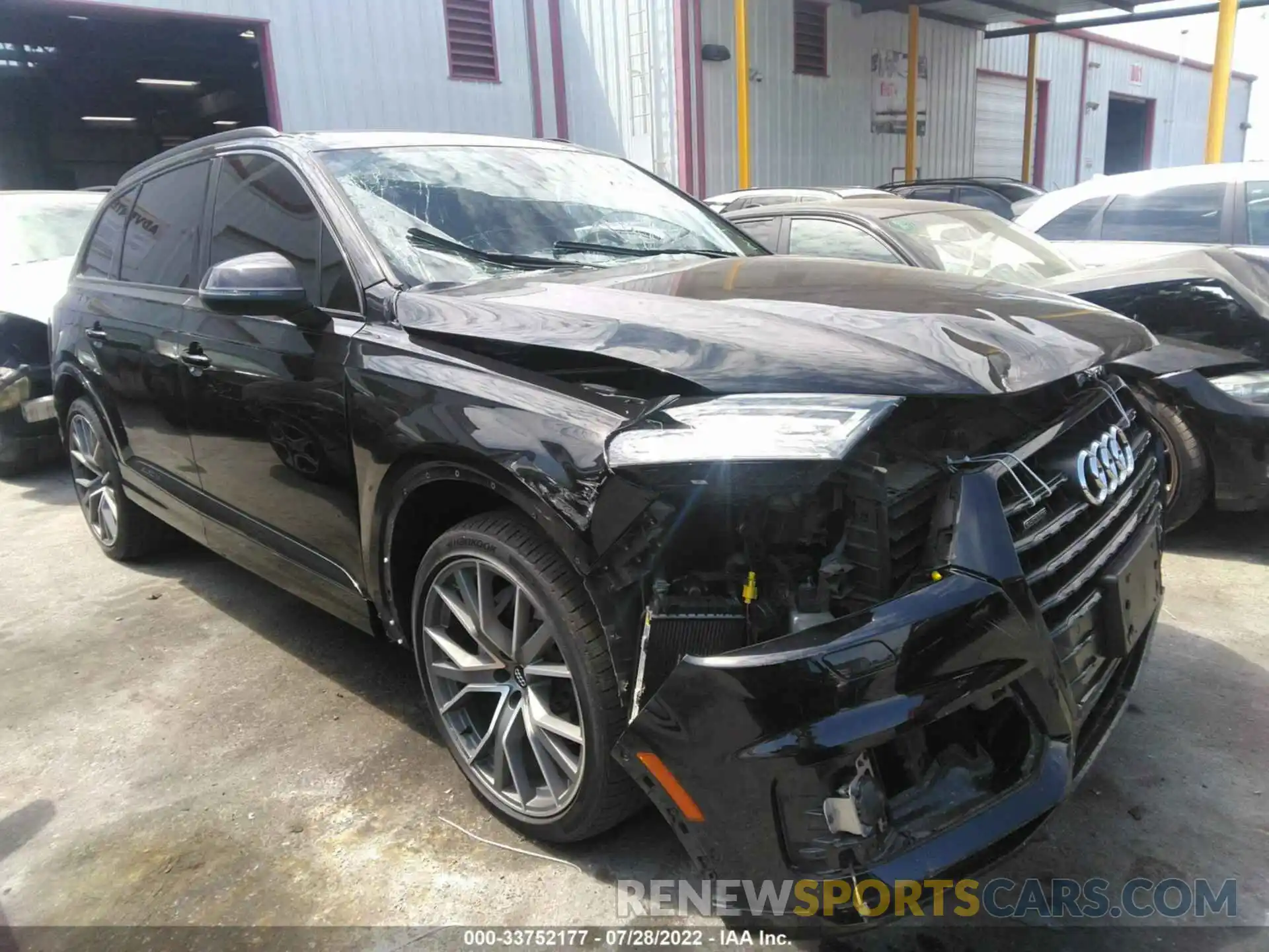 1 Photograph of a damaged car WA1VAAF72KD011343 AUDI Q7 2019