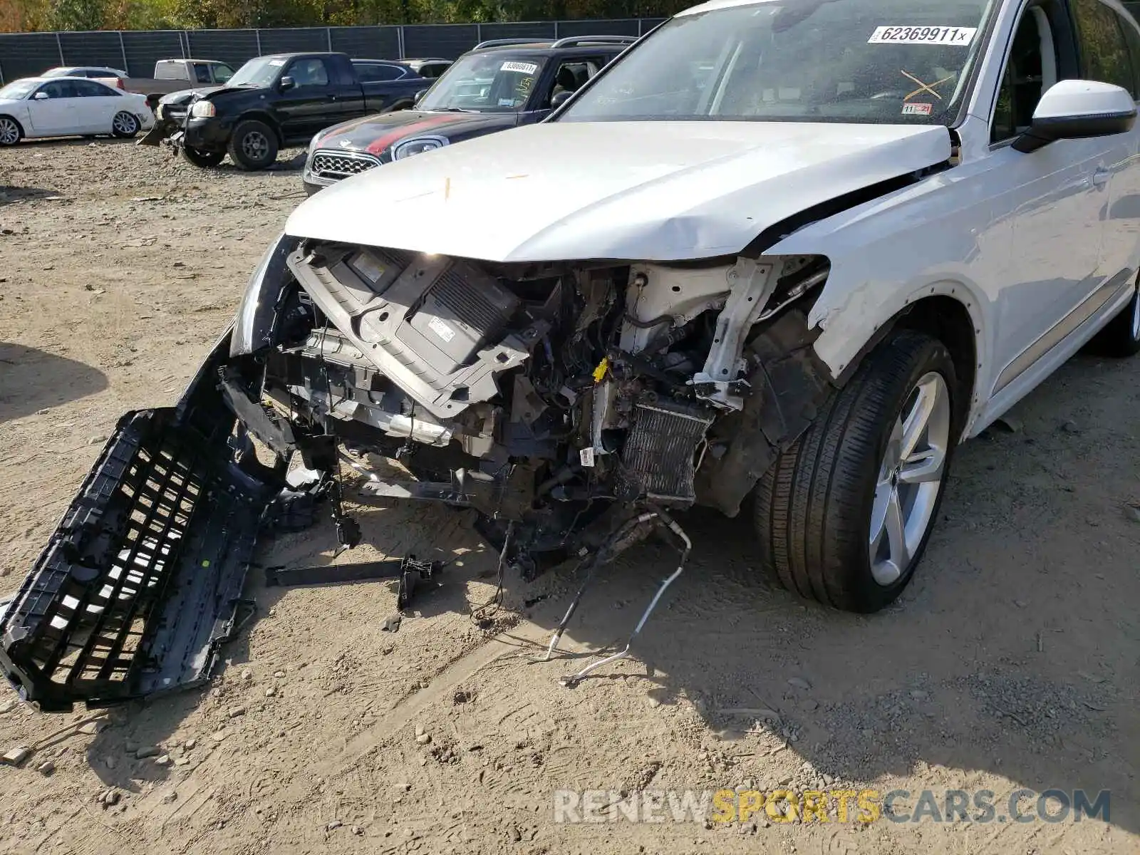 9 Photograph of a damaged car WA1VAAF72KD017885 AUDI Q7 2019