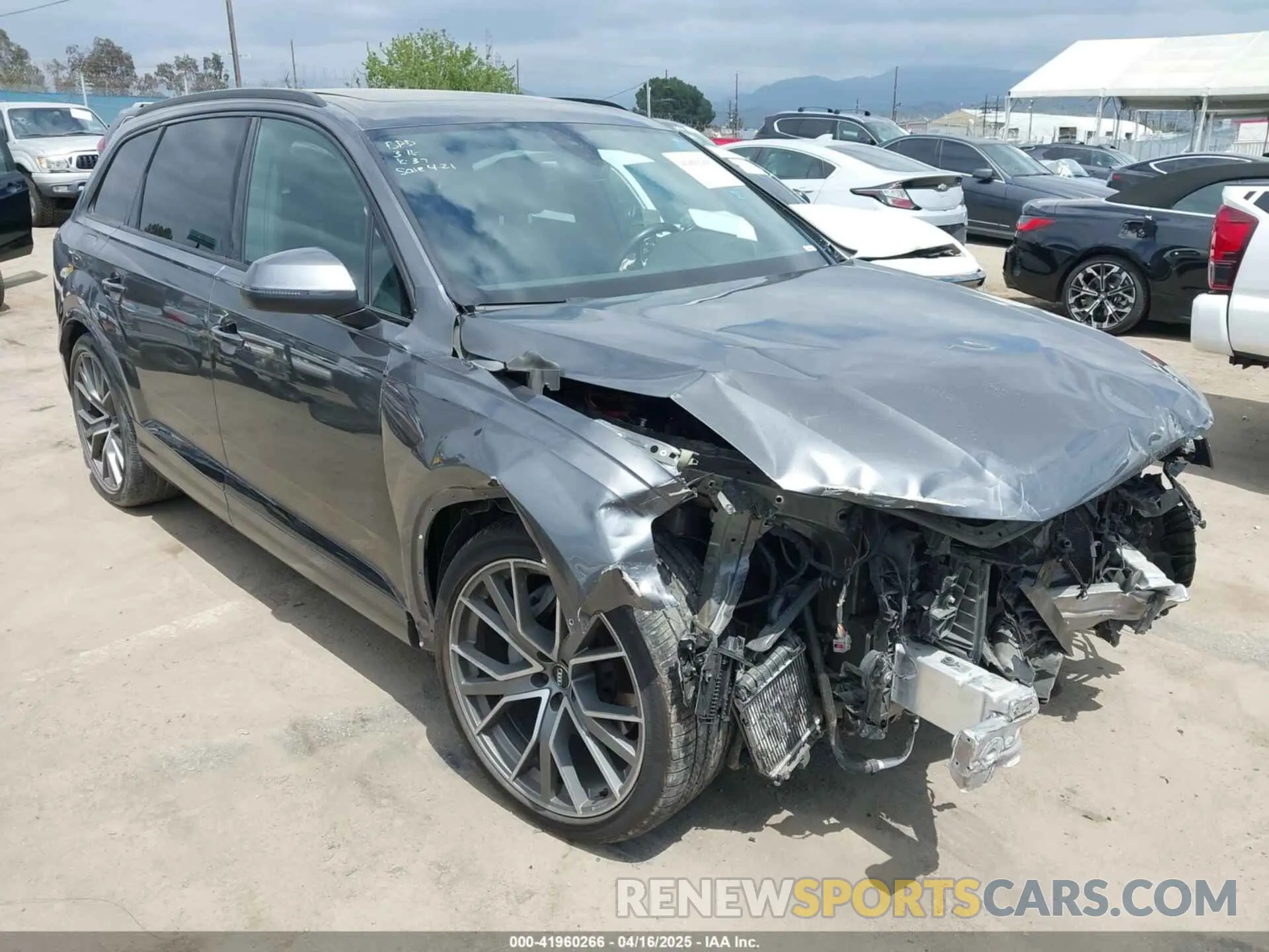 1 Photograph of a damaged car WA1VAAF73KD015837 AUDI Q7 2019