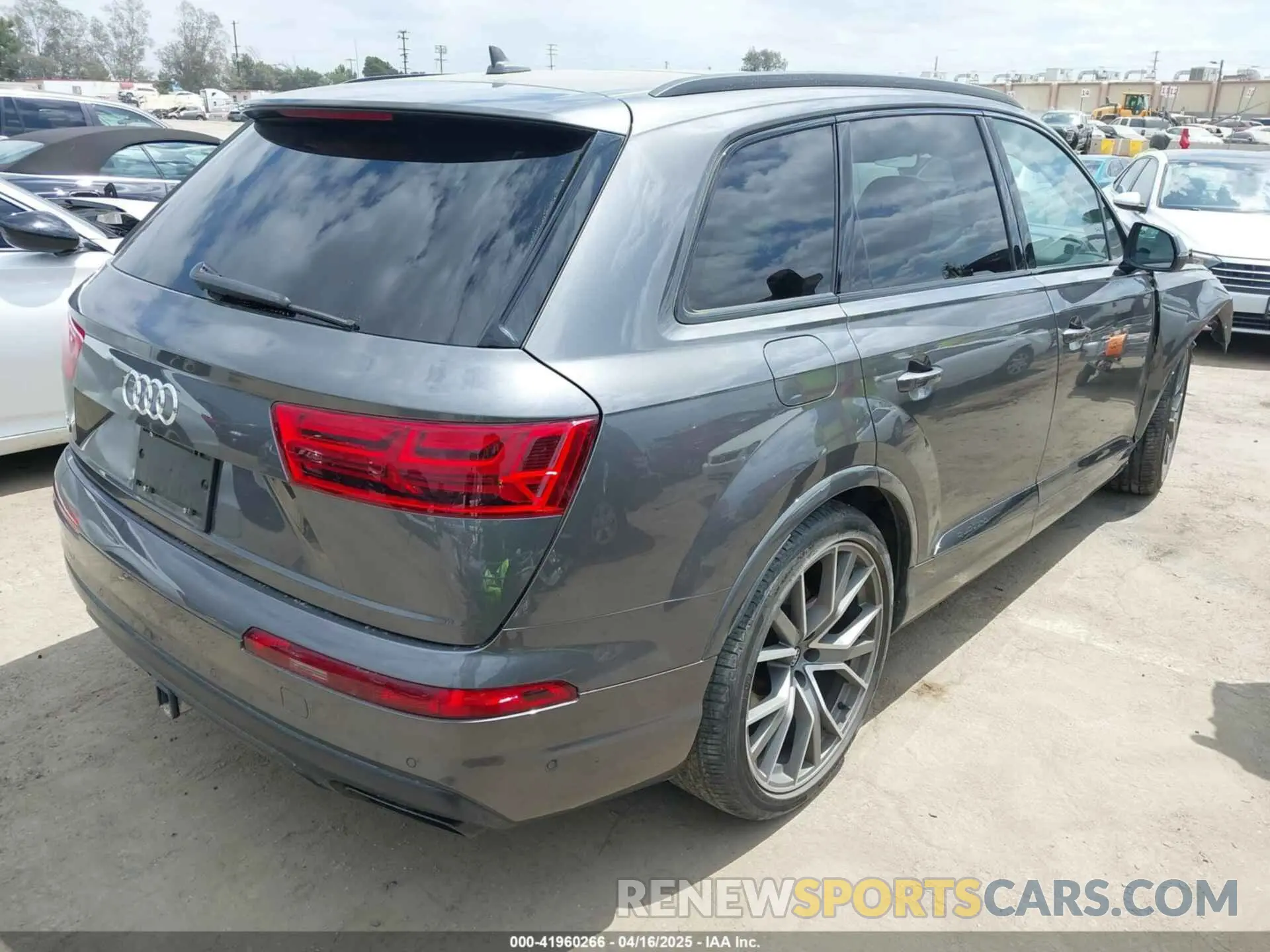 4 Photograph of a damaged car WA1VAAF73KD015837 AUDI Q7 2019