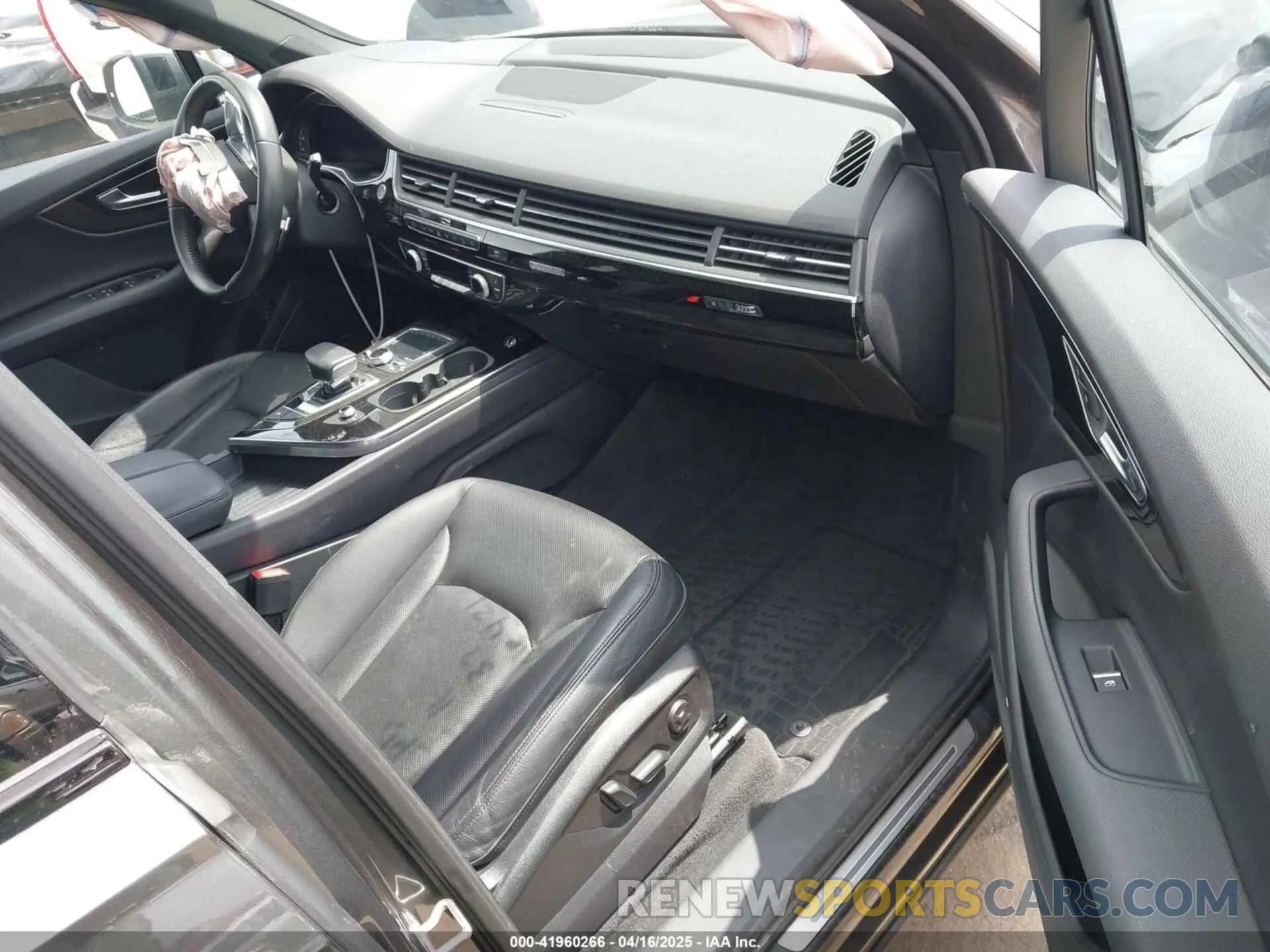 5 Photograph of a damaged car WA1VAAF73KD015837 AUDI Q7 2019