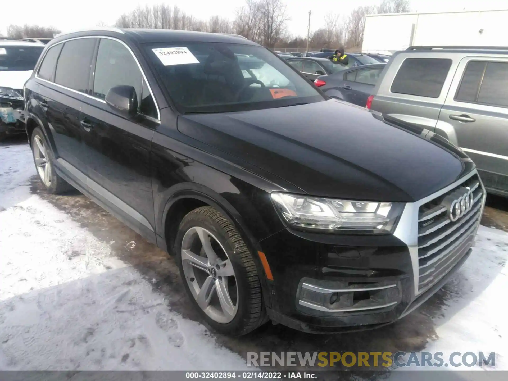 1 Photograph of a damaged car WA1VAAF74KD018035 AUDI Q7 2019