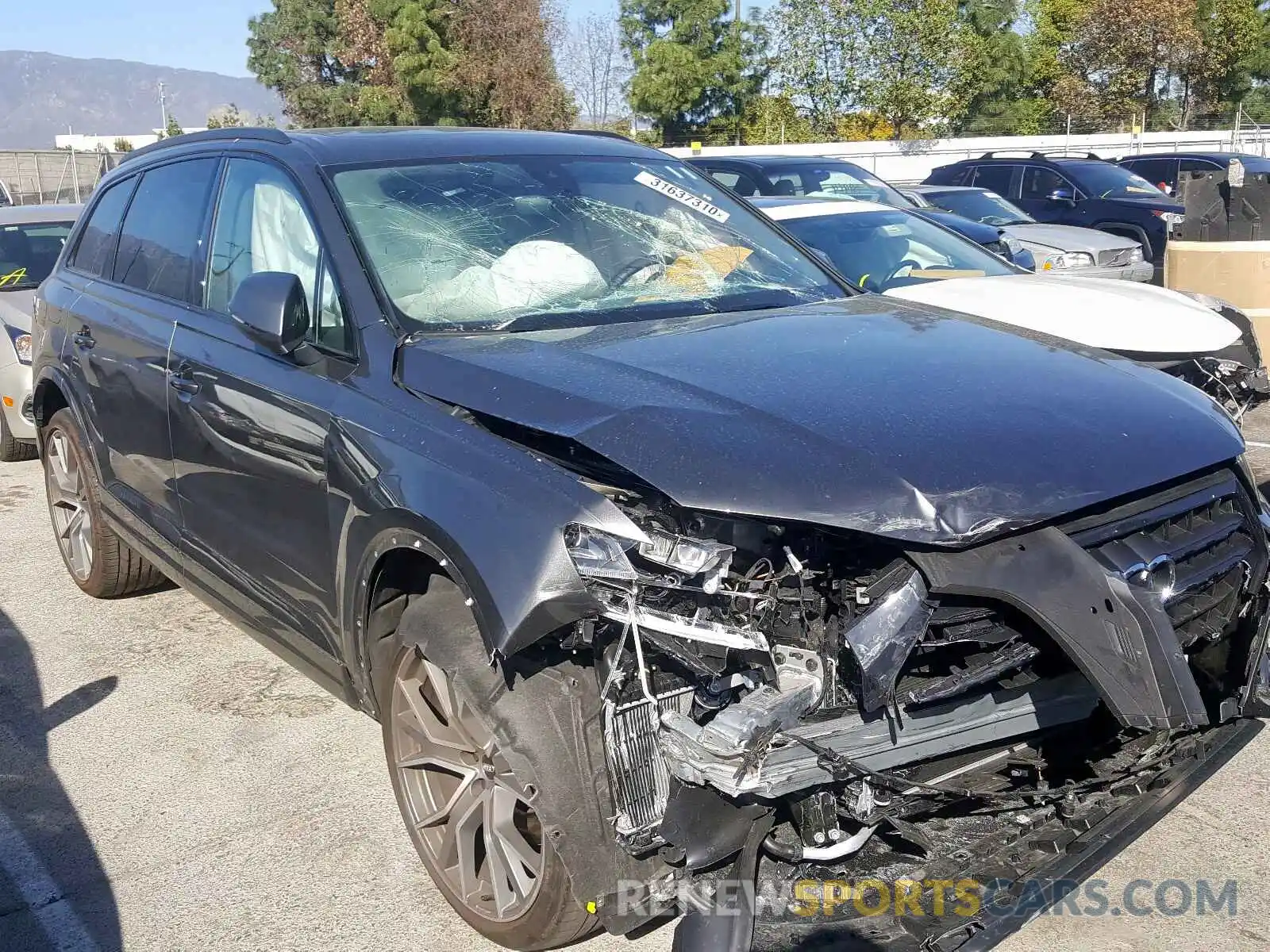 1 Photograph of a damaged car WA1VAAF75KD009313 AUDI Q7 2019