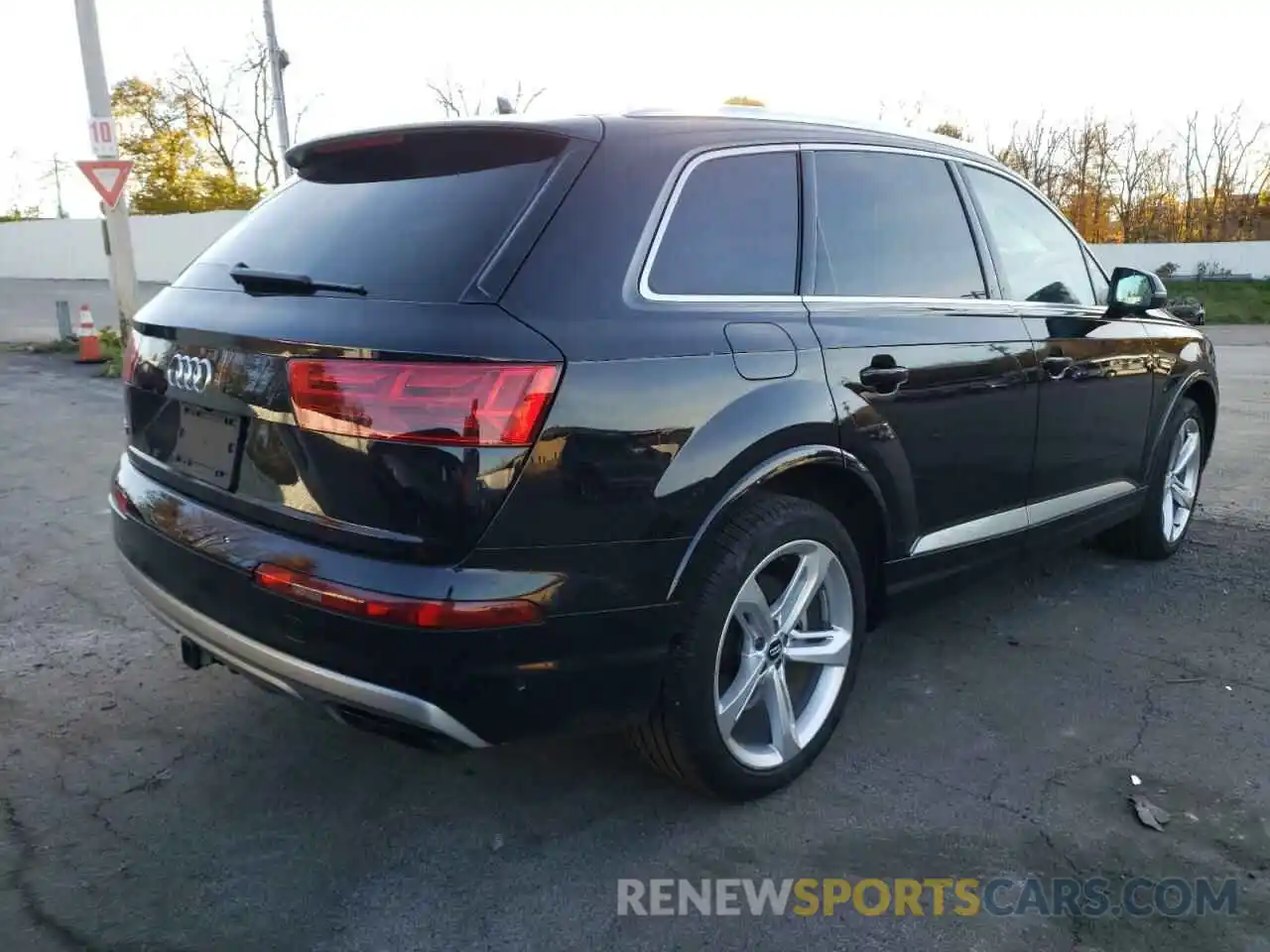 4 Photograph of a damaged car WA1VAAF75KD012504 AUDI Q7 2019