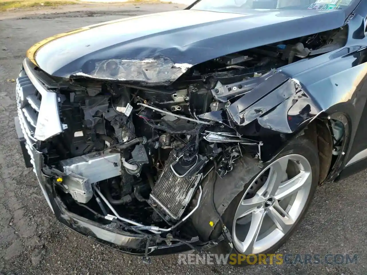 9 Photograph of a damaged car WA1VAAF75KD012504 AUDI Q7 2019