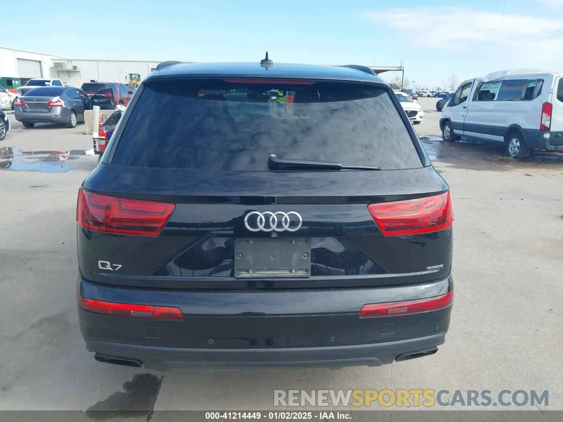 17 Photograph of a damaged car WA1VAAF75KD047401 AUDI Q7 2019