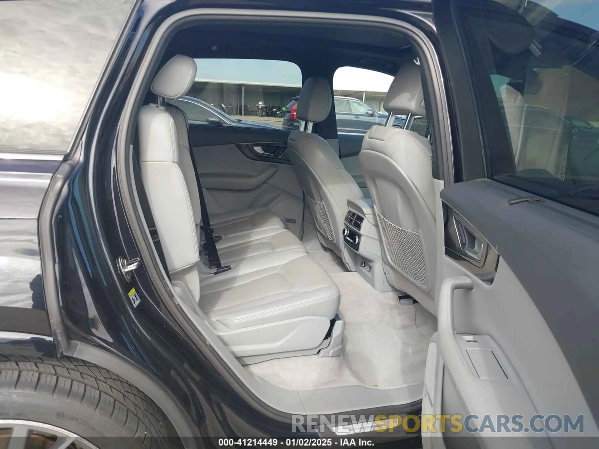 8 Photograph of a damaged car WA1VAAF75KD047401 AUDI Q7 2019