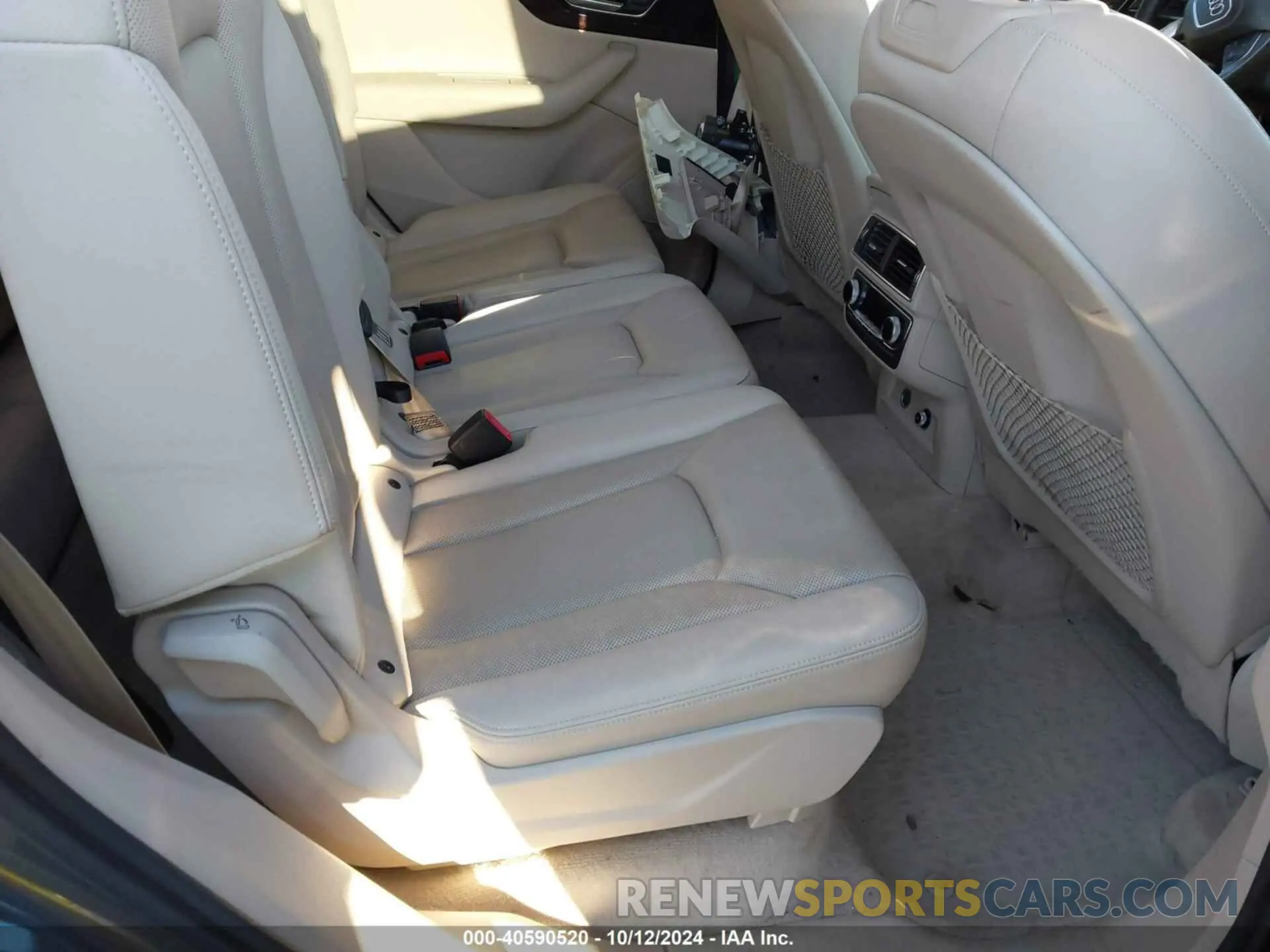 8 Photograph of a damaged car WA1VAAF77KD011872 AUDI Q7 2019