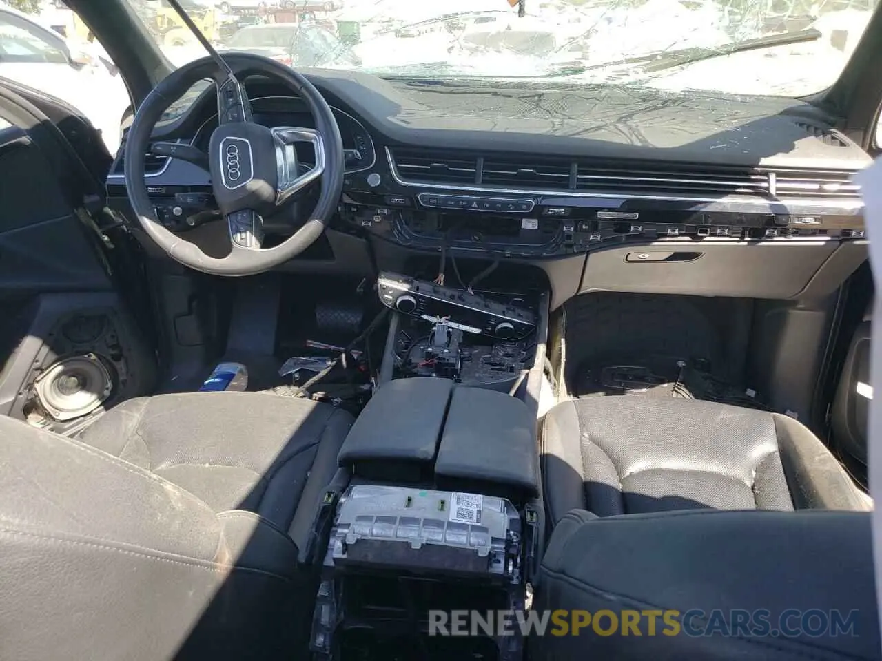 8 Photograph of a damaged car WA1VAAF77KD014836 AUDI Q7 2019