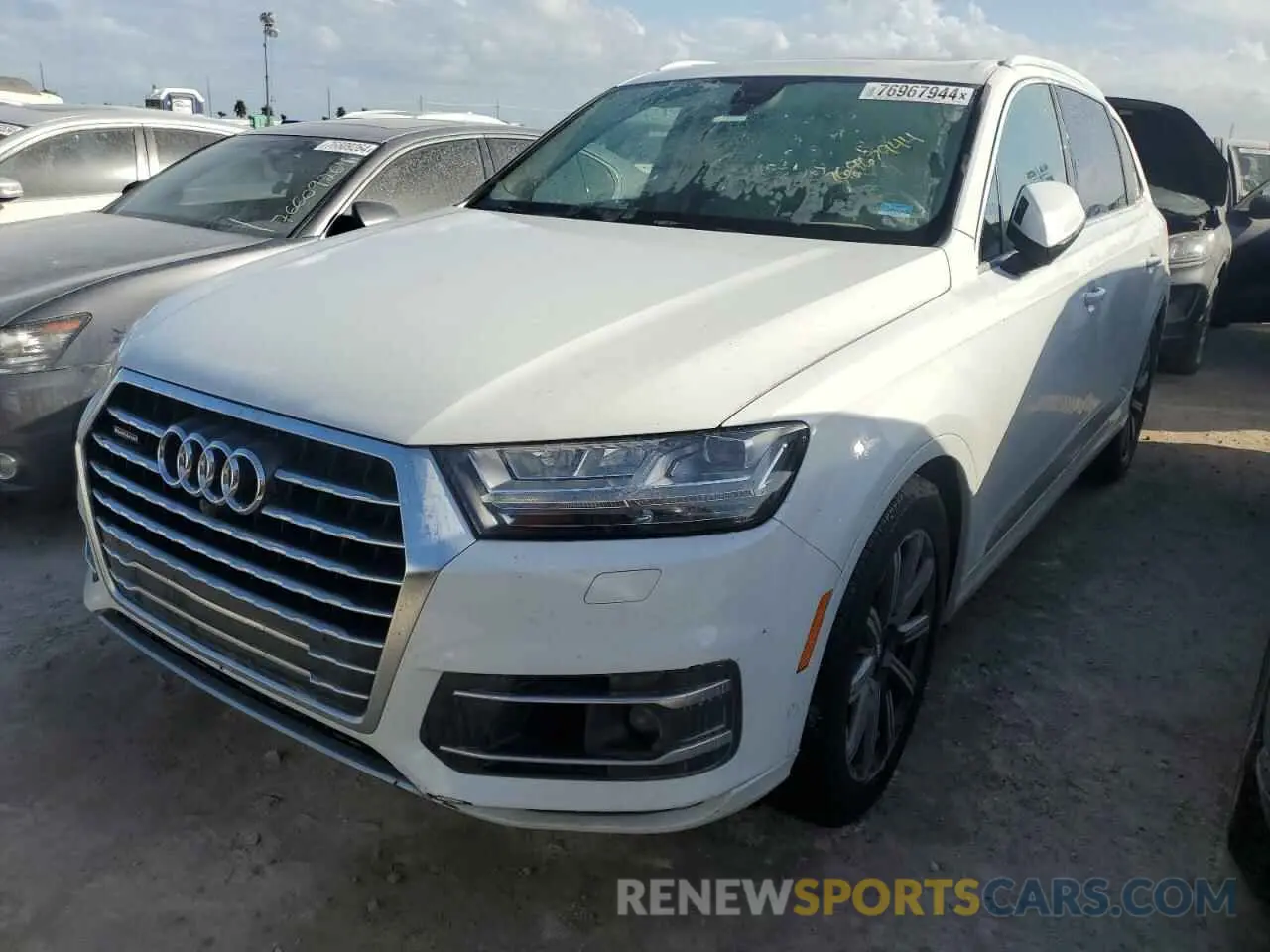 1 Photograph of a damaged car WA1VAAF77KD022337 AUDI Q7 2019