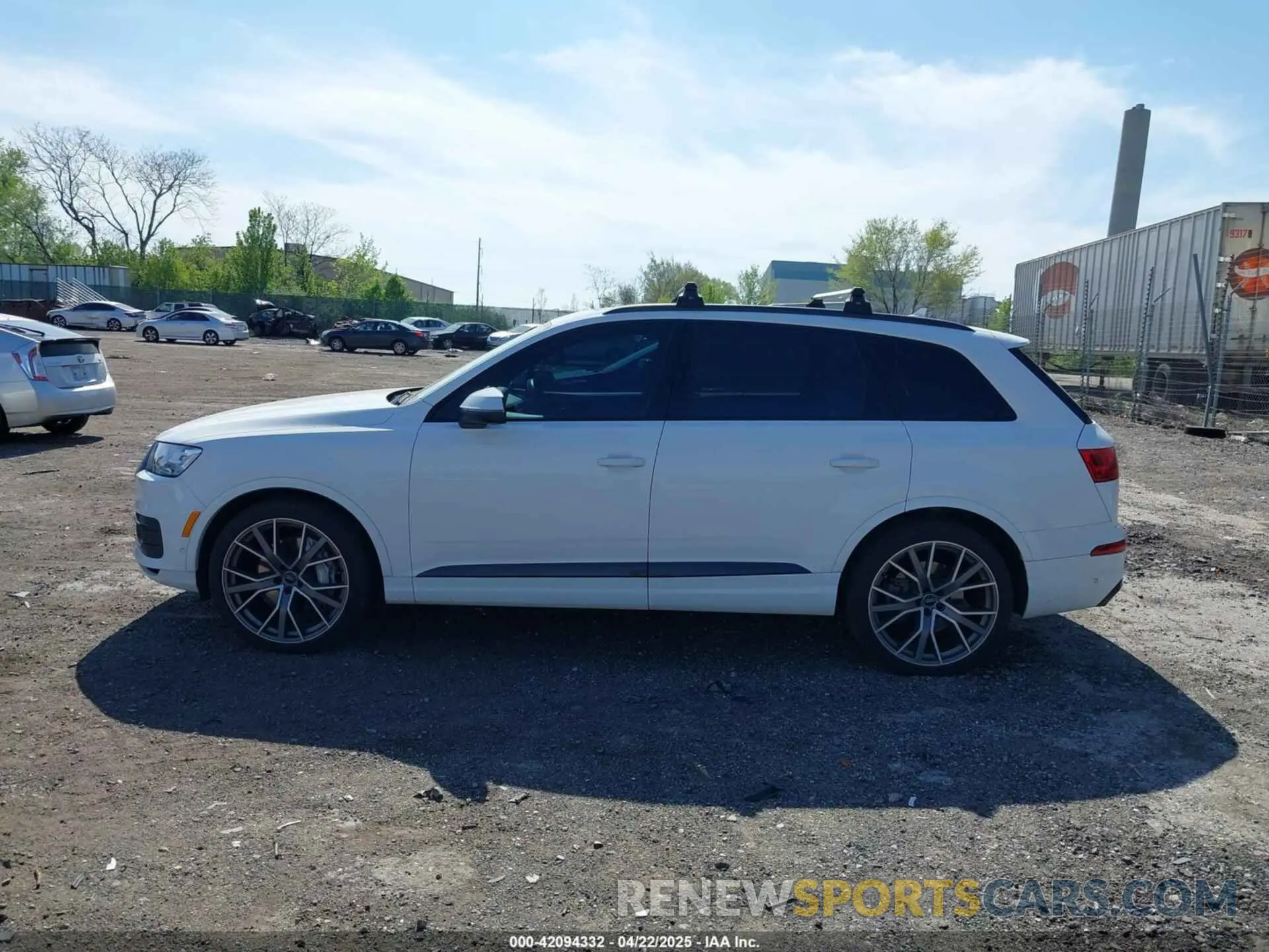 14 Photograph of a damaged car WA1VAAF77KD042653 AUDI Q7 2019