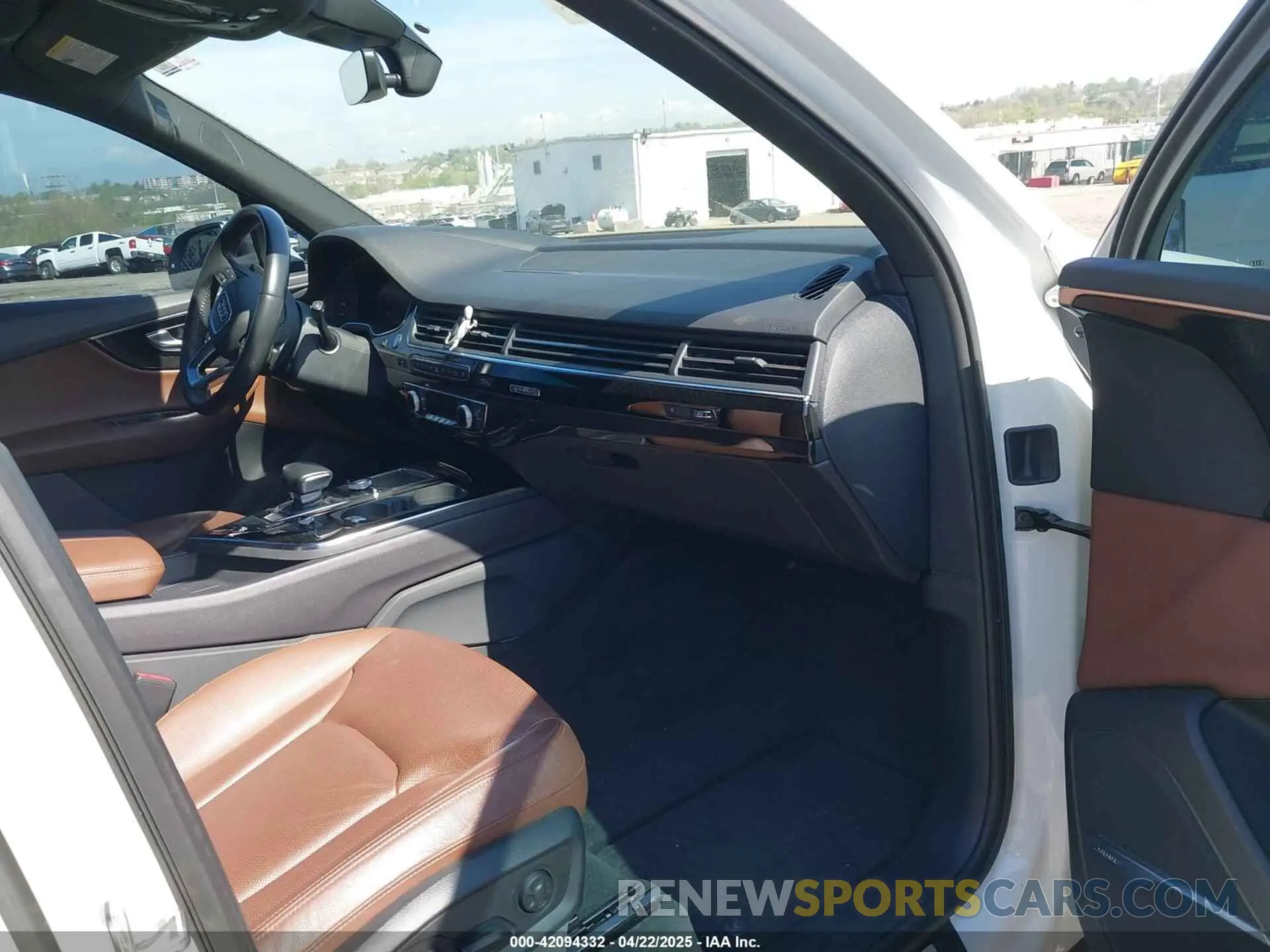 5 Photograph of a damaged car WA1VAAF77KD042653 AUDI Q7 2019