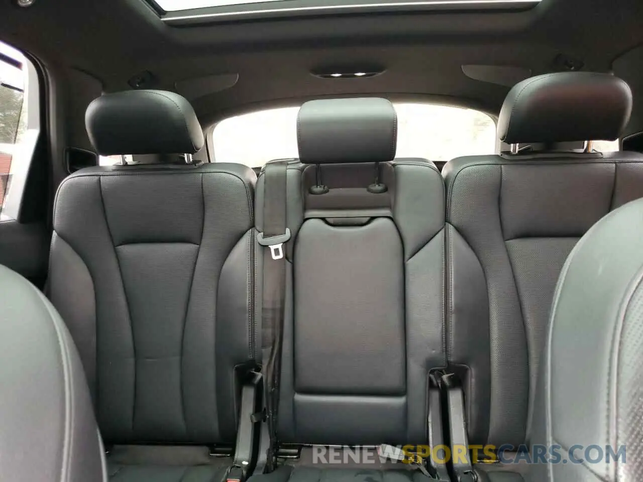 10 Photograph of a damaged car WA1VAAF77KD047609 AUDI Q7 2019