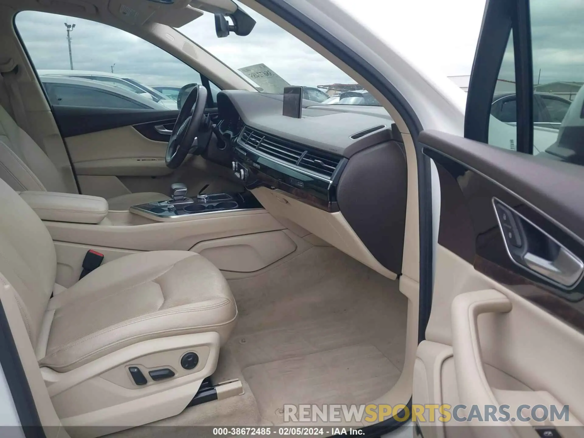 5 Photograph of a damaged car WA1VAAF78KD017504 AUDI Q7 2019