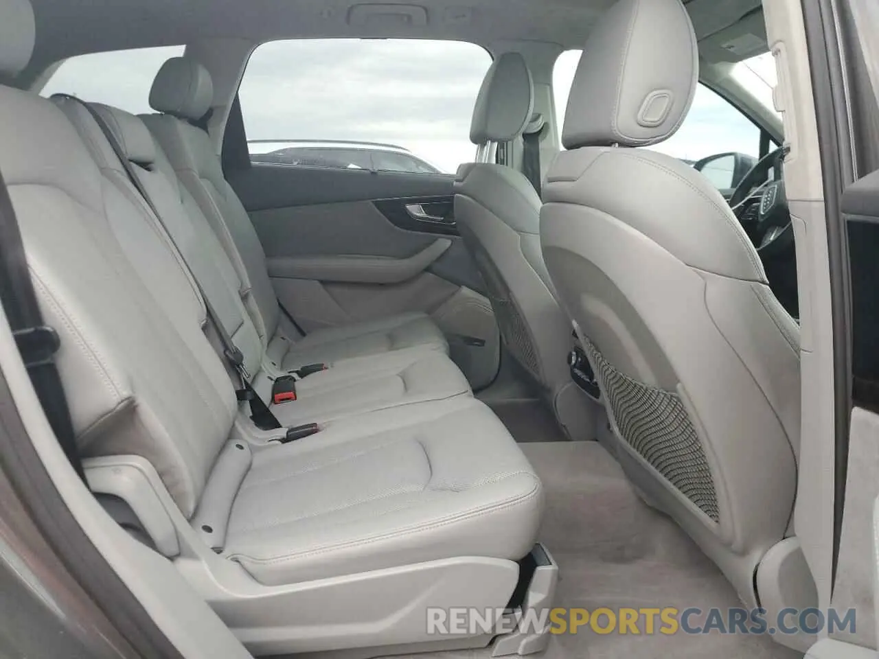 11 Photograph of a damaged car WA1VAAF78KD033427 AUDI Q7 2019
