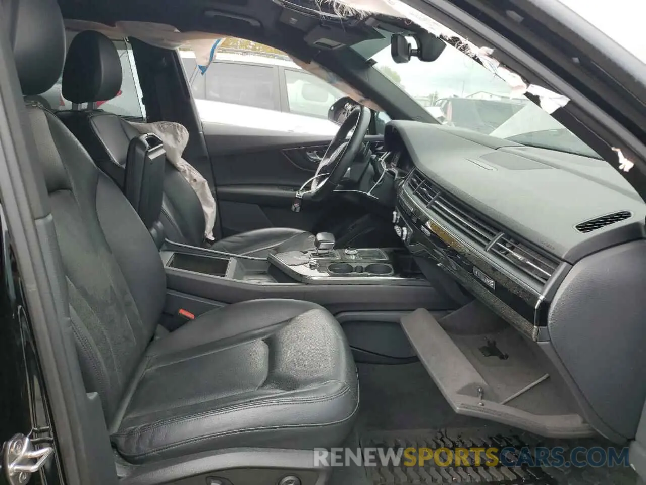 7 Photograph of a damaged car WA1VAAF78KD048929 AUDI Q7 2019