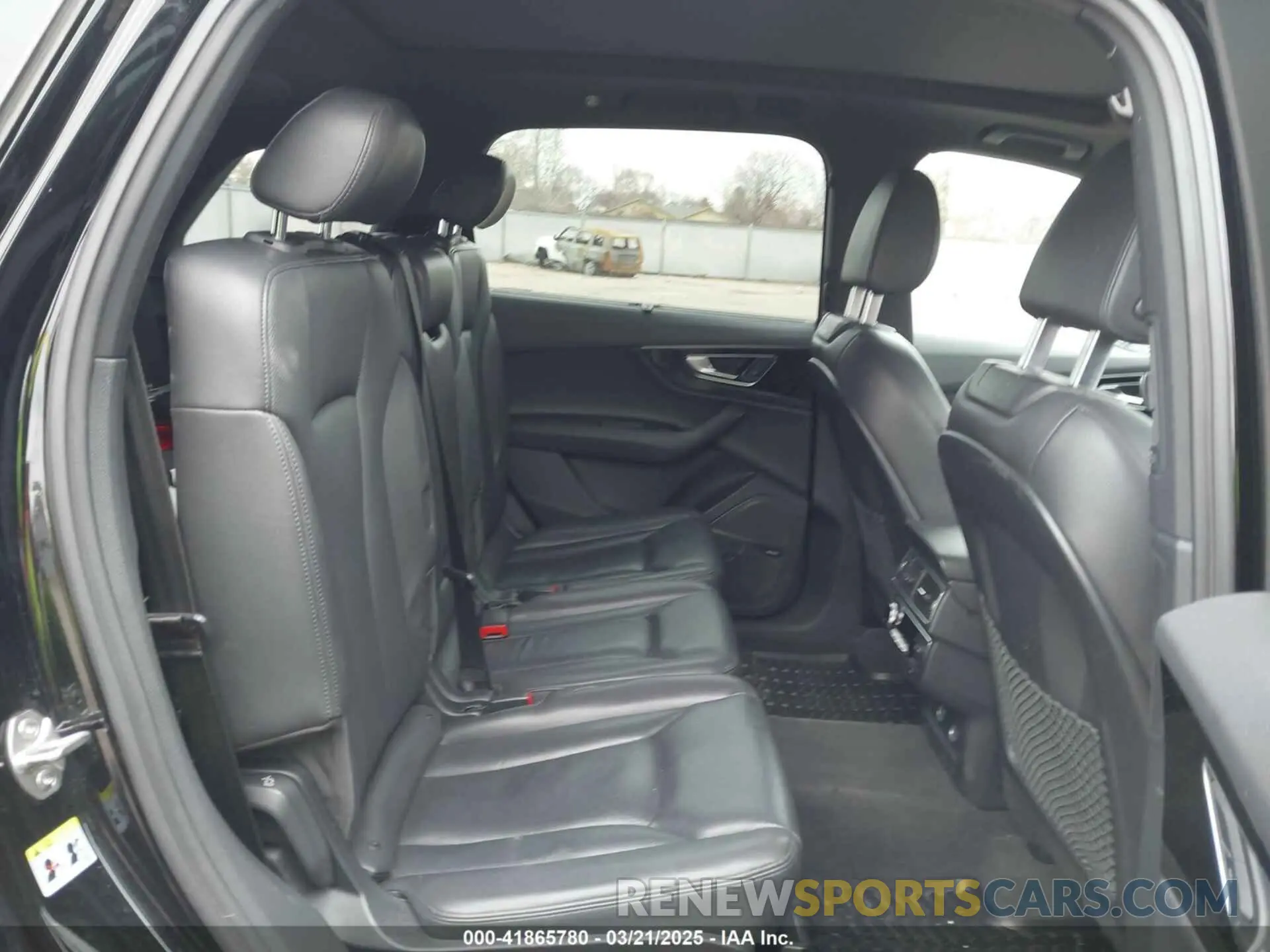 8 Photograph of a damaged car WA1VAAF79KD004597 AUDI Q7 2019
