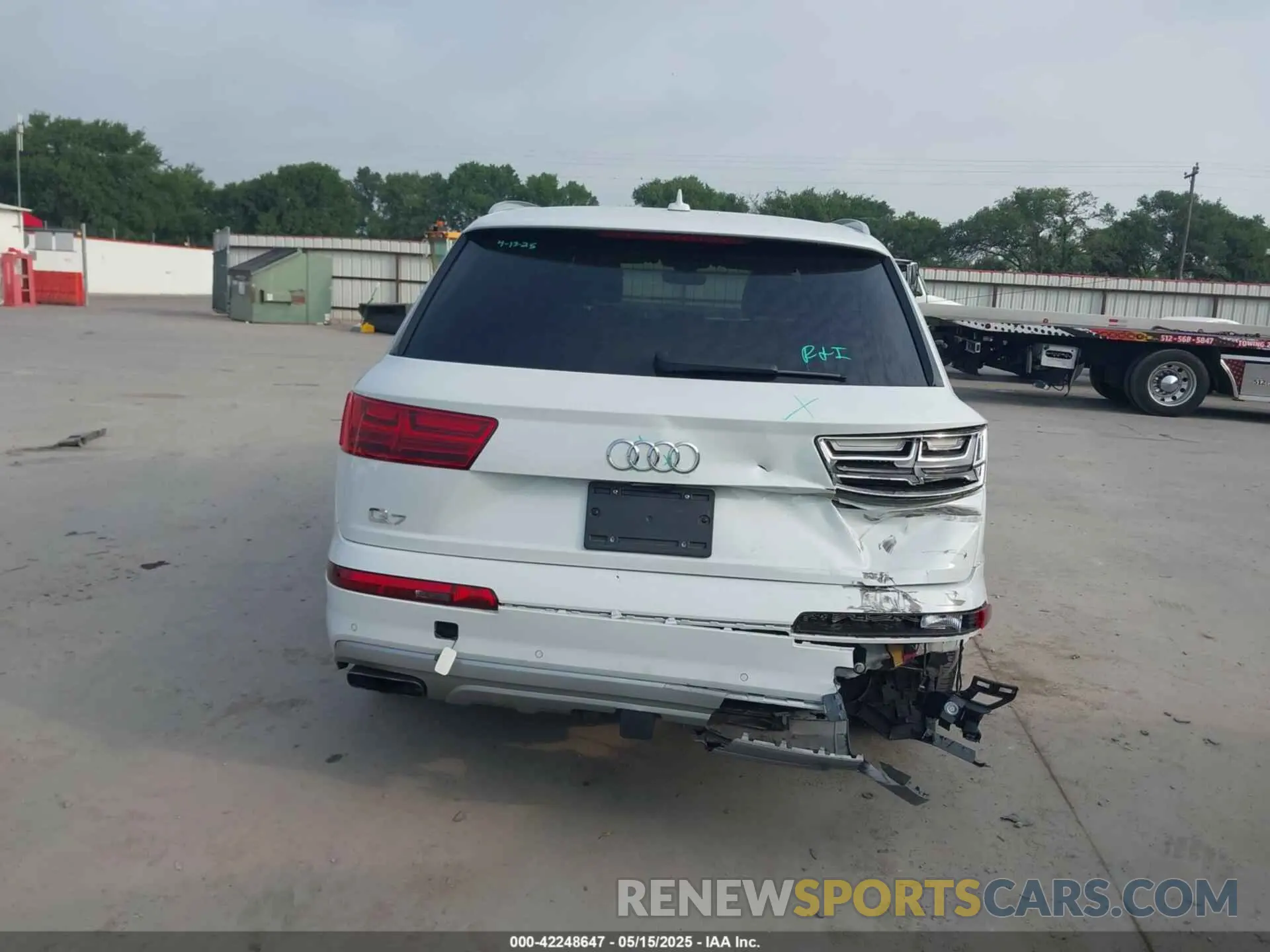 16 Photograph of a damaged car WA1VAAF79KD005913 AUDI Q7 2019