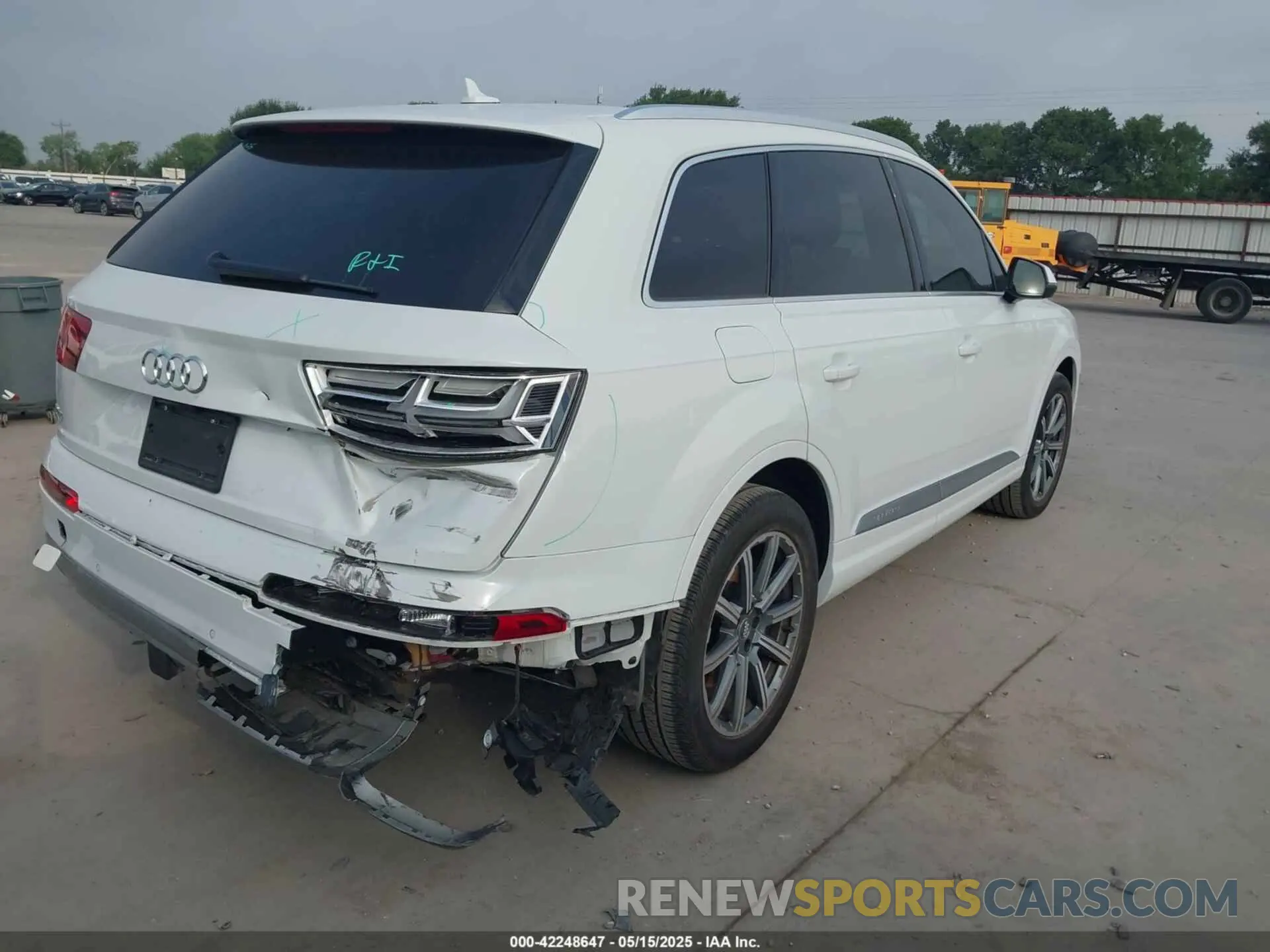 4 Photograph of a damaged car WA1VAAF79KD005913 AUDI Q7 2019