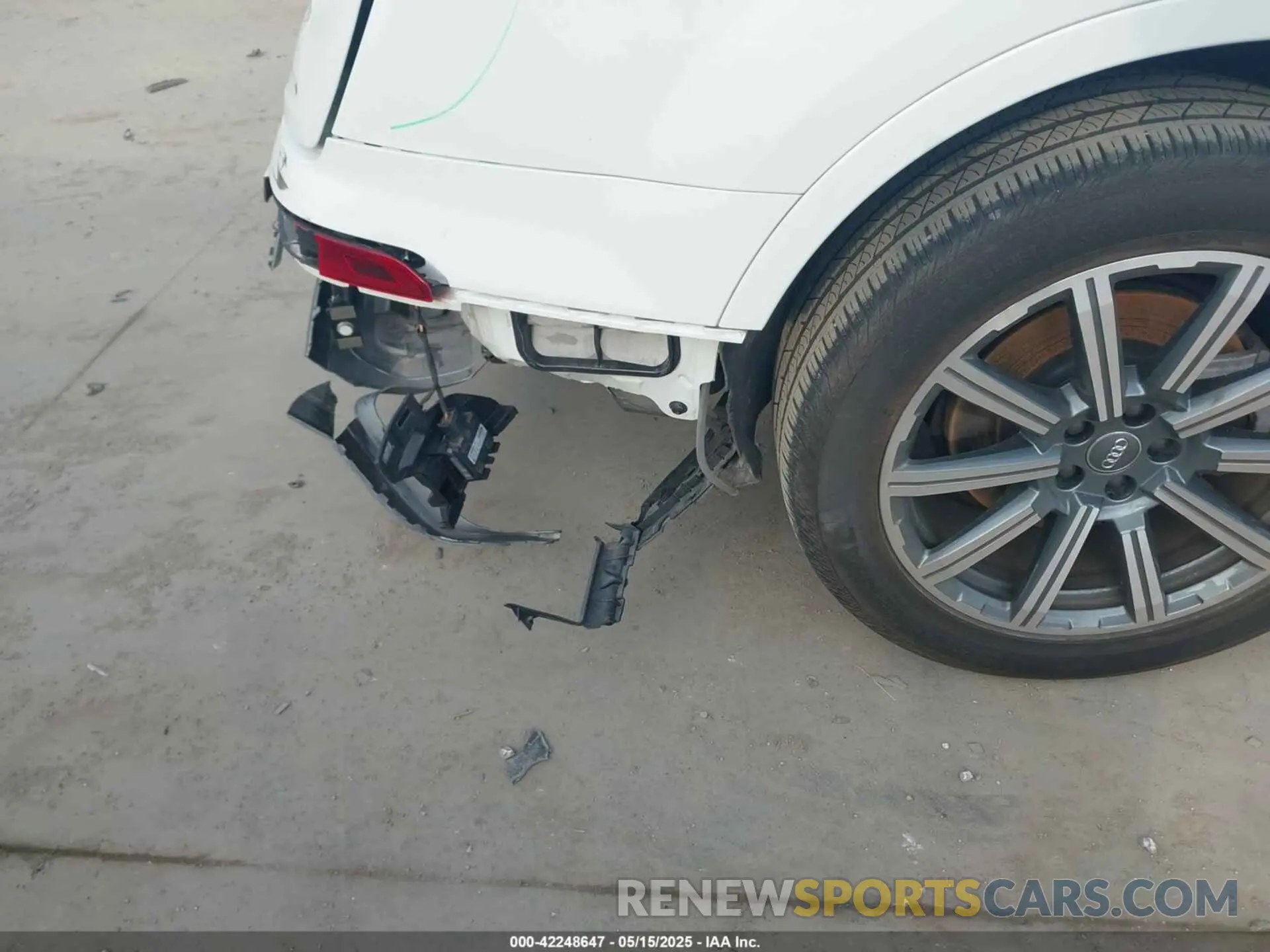6 Photograph of a damaged car WA1VAAF79KD005913 AUDI Q7 2019