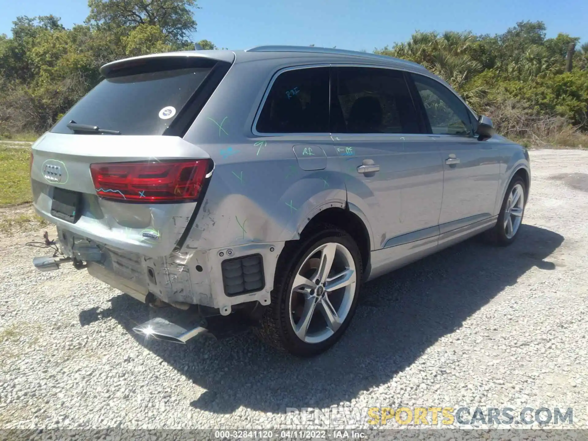 4 Photograph of a damaged car WA1VAAF7XKD047944 AUDI Q7 2019