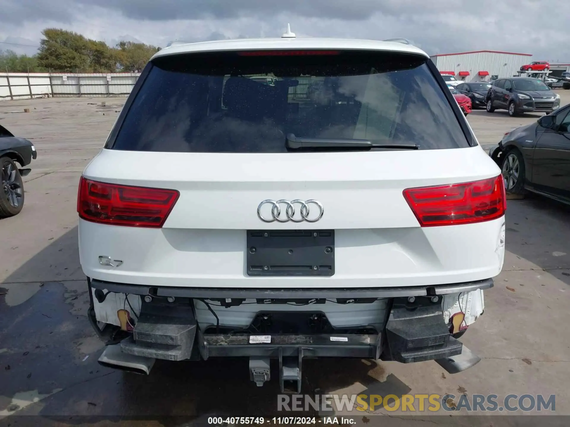 17 Photograph of a damaged car WA1VABF72KD024504 AUDI Q7 2019