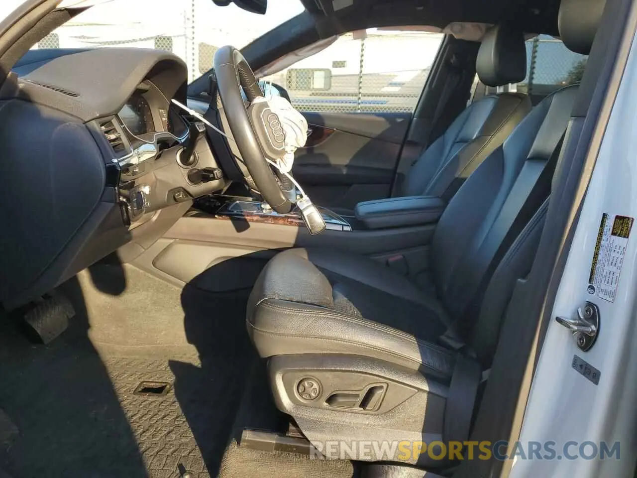7 Photograph of a damaged car WA1VABF73KD025984 AUDI Q7 2019