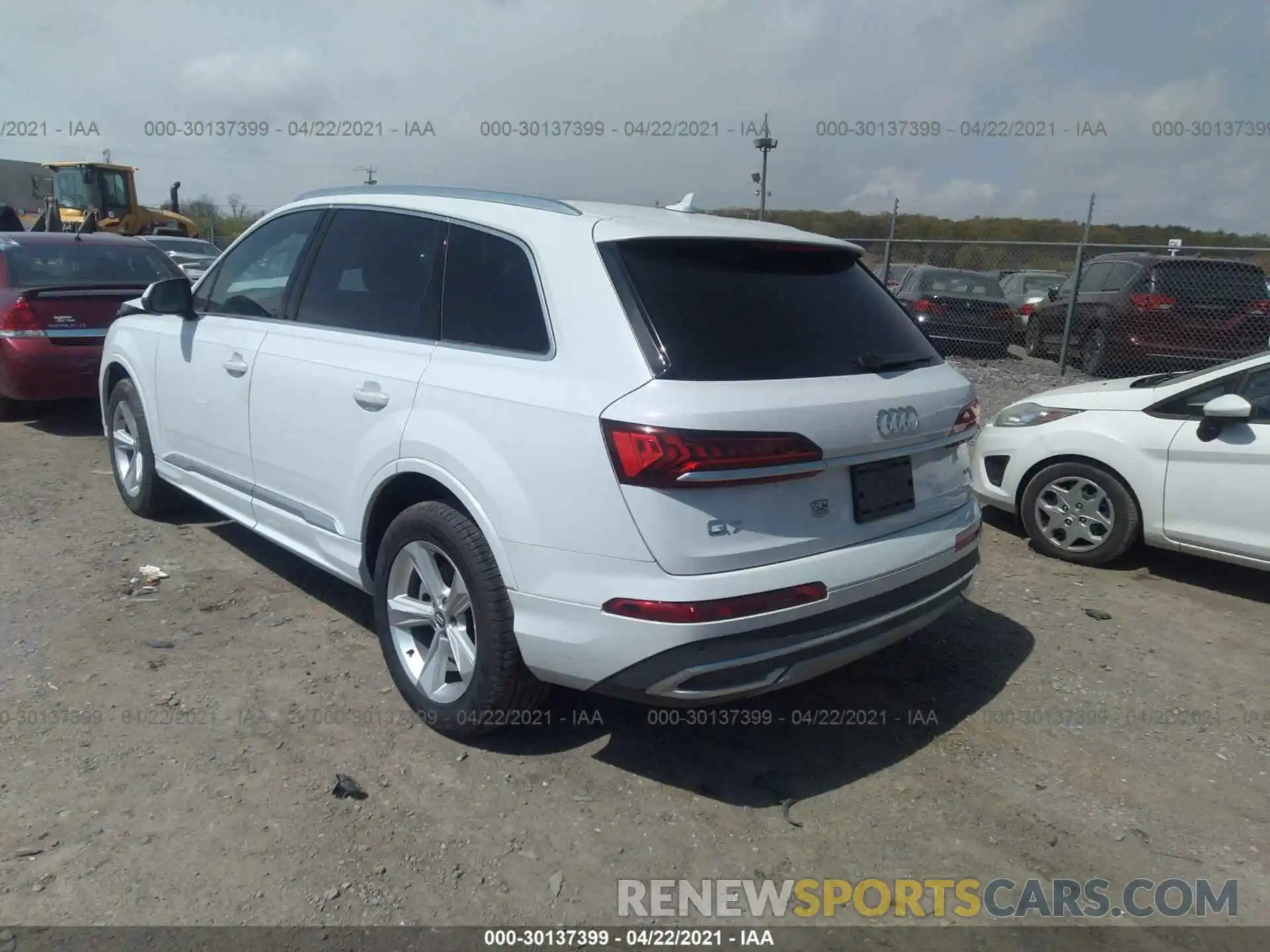 3 Photograph of a damaged car WA1AXAF70LD003515 AUDI Q7 2020