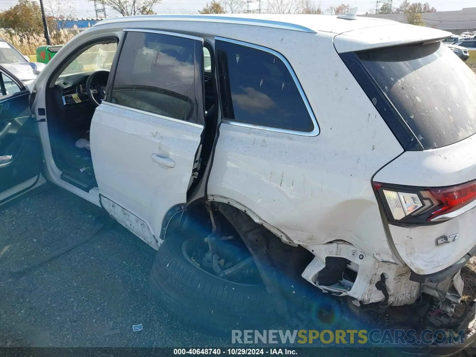 18 Photograph of a damaged car WA1AXAF73LD010703 AUDI Q7 2020