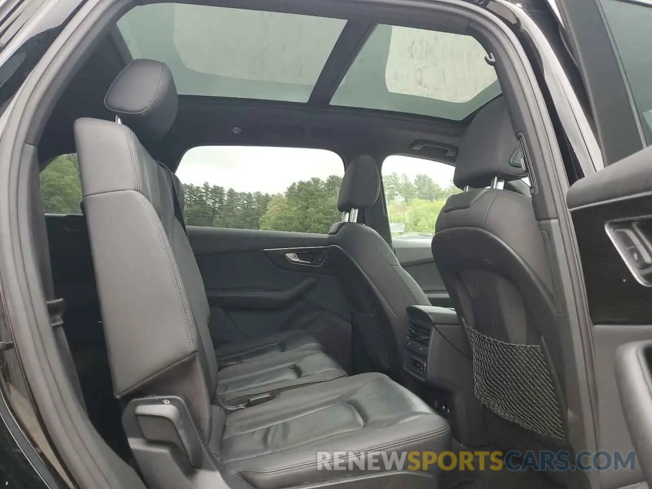 11 Photograph of a damaged car WA1AXAF79LD005876 AUDI Q7 2020