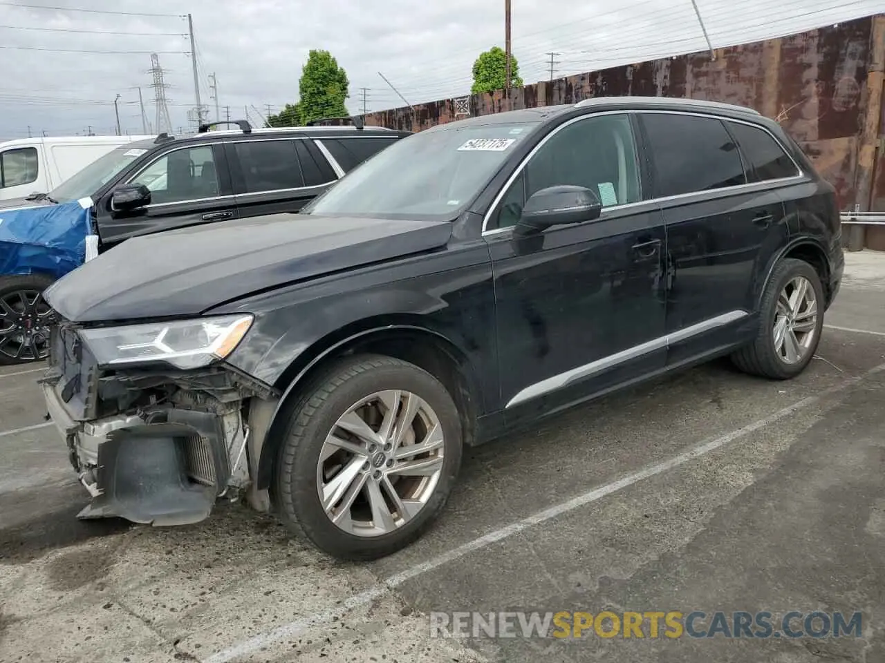 1 Photograph of a damaged car WA1LXAF71LD003404 AUDI Q7 2020