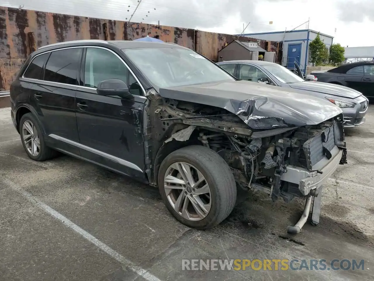 4 Photograph of a damaged car WA1LXAF71LD003404 AUDI Q7 2020