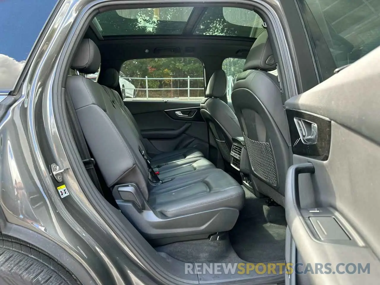 7 Photograph of a damaged car WA1LXAF71LD004634 AUDI Q7 2020